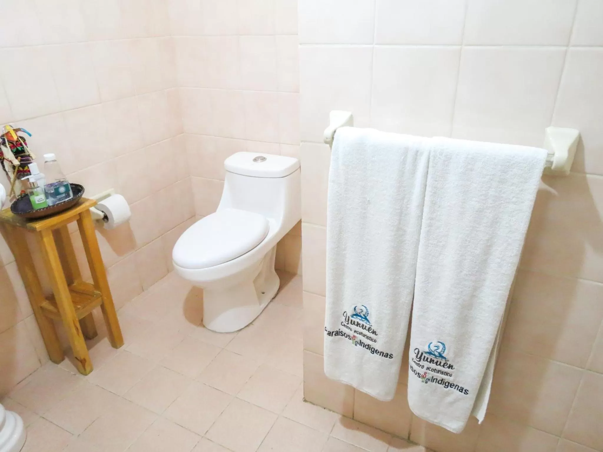 Bathroom in Cabañas Yunuén by Rotamundos