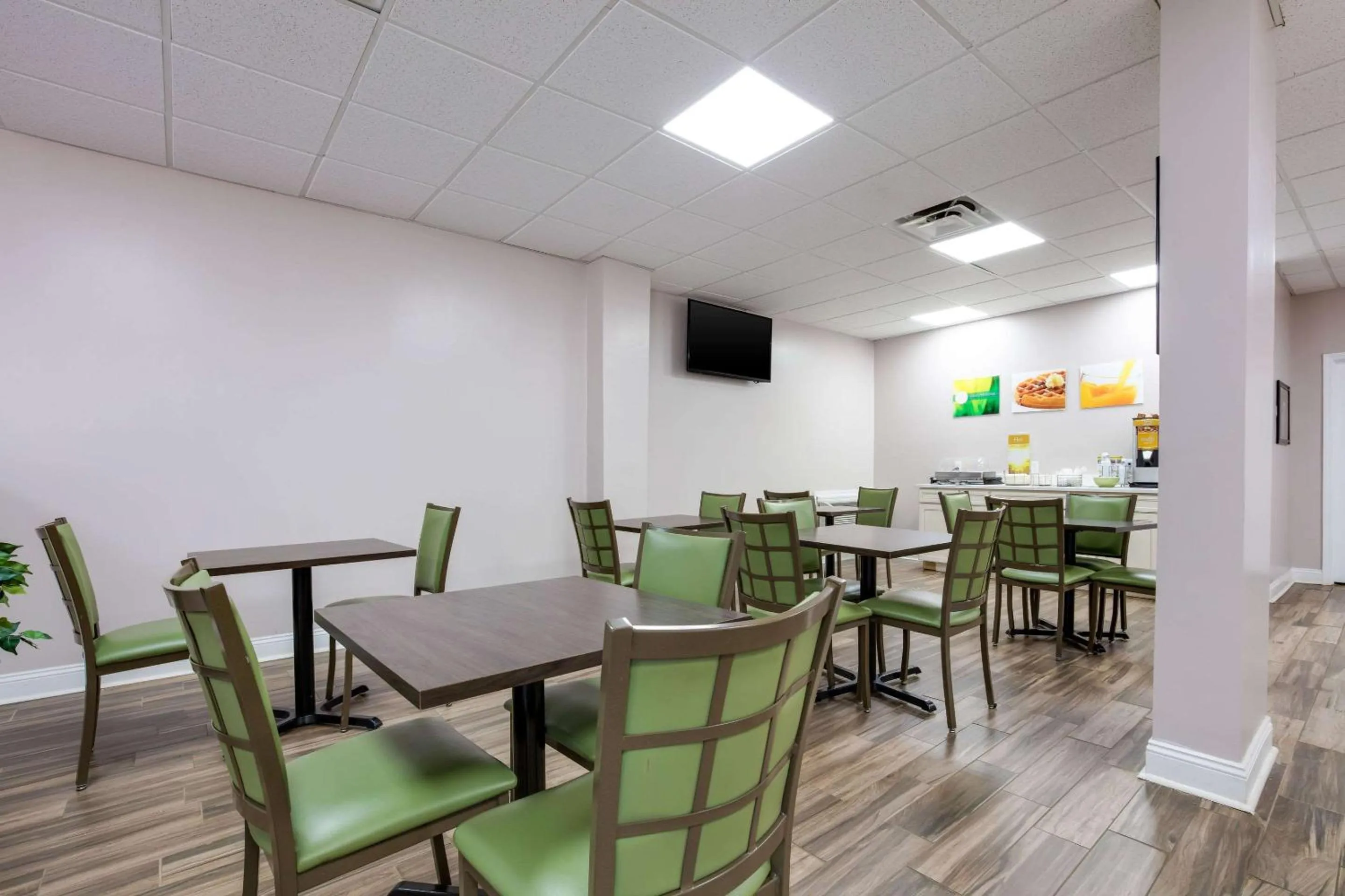 Restaurant/places to eat in Quality Inn