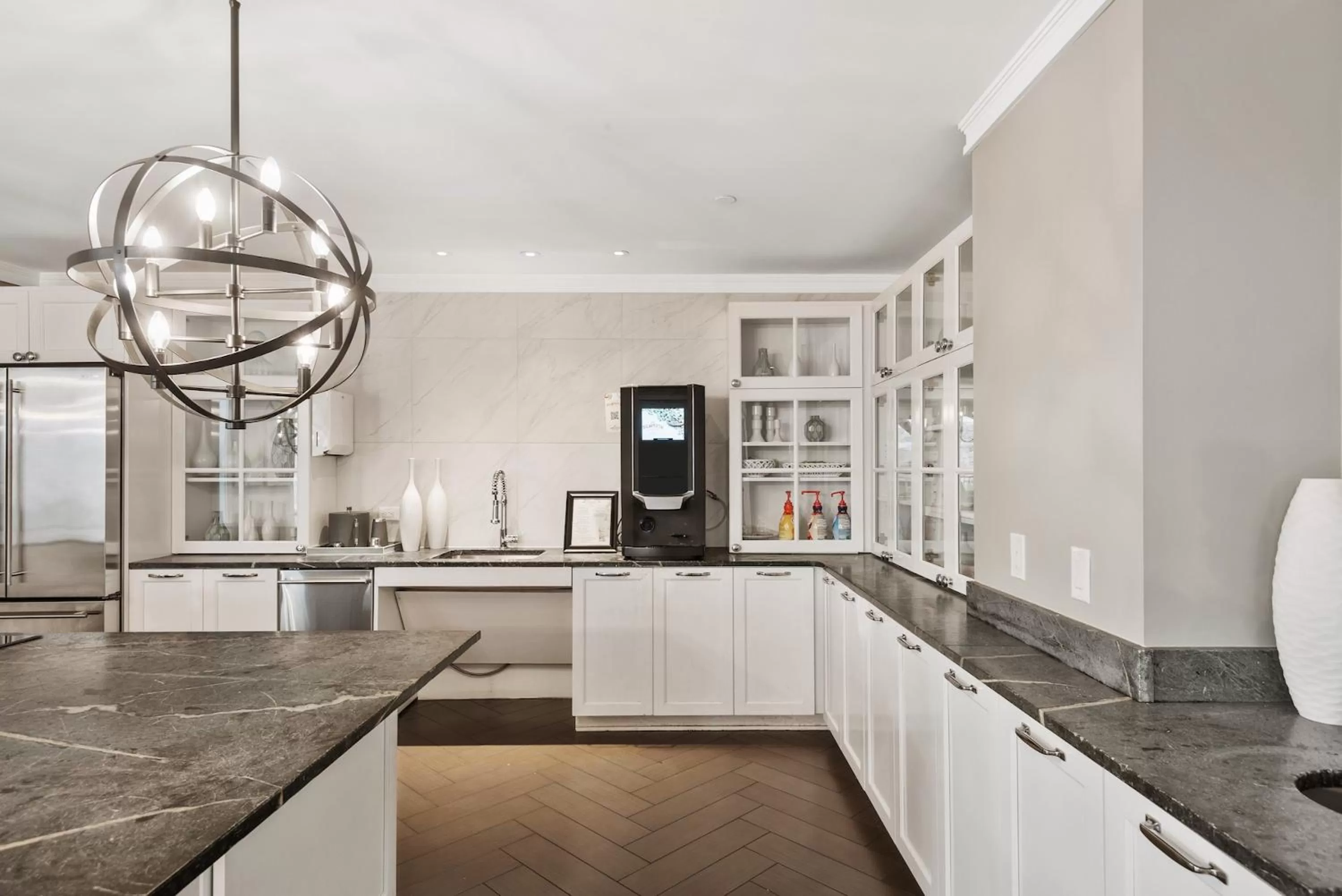 Communal kitchen in Kasa Dilworth Charlotte