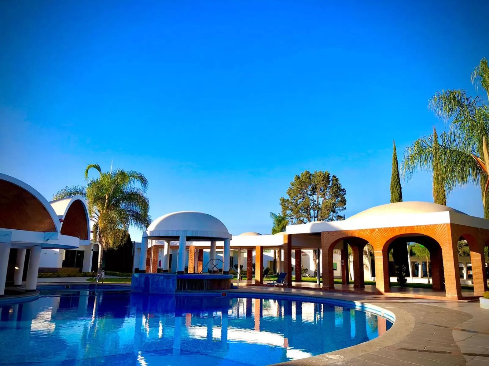 Swimming pool in Hotel María Dolores San Luis Potosí