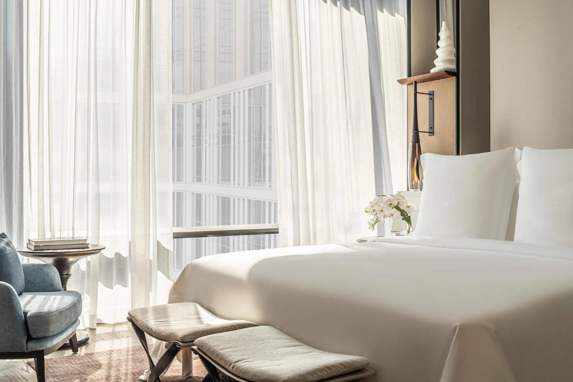 Bed in Four Seasons Hotel Bangkok at Chao Phraya River