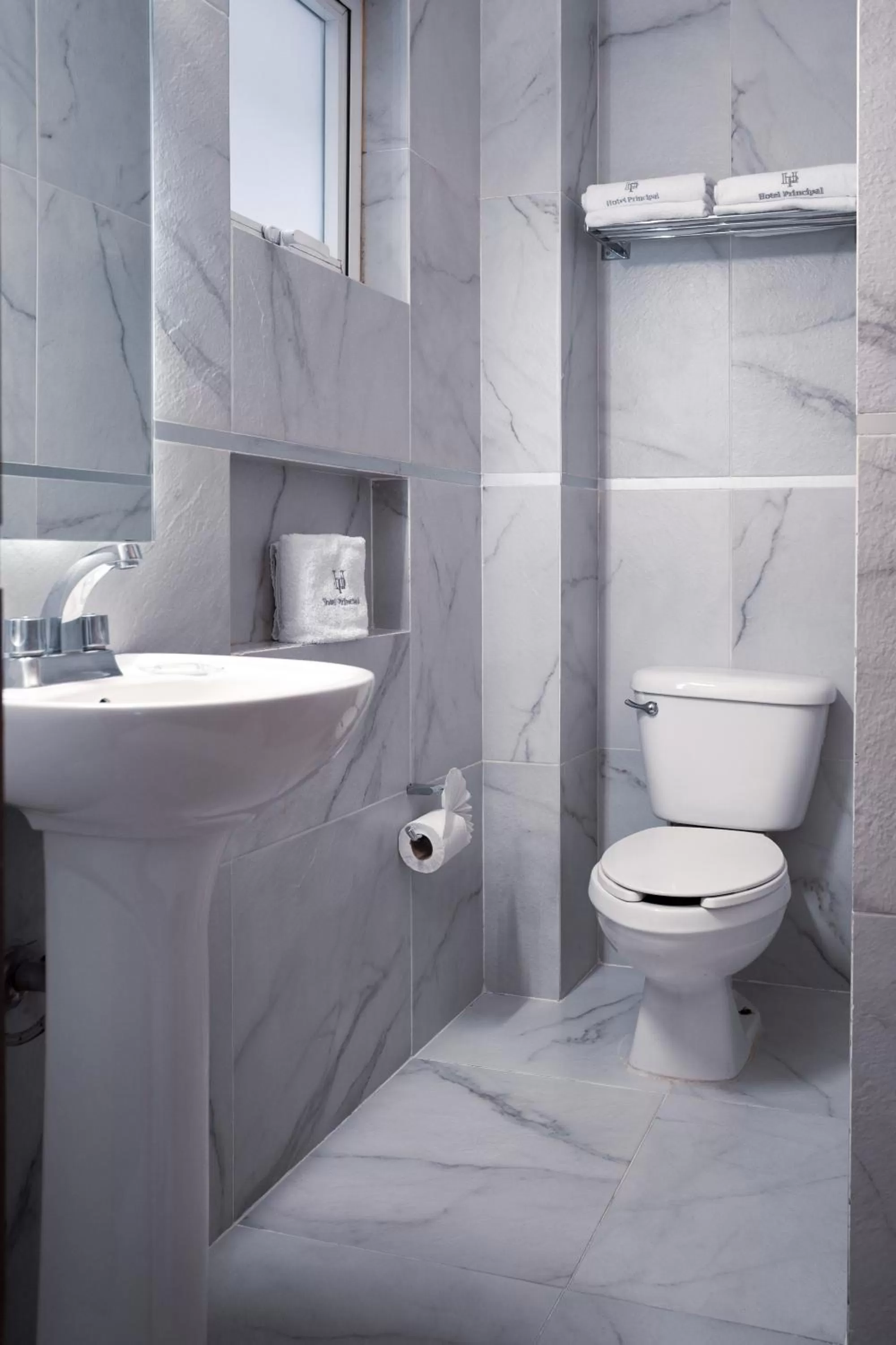 Bathroom in Hotel Principal