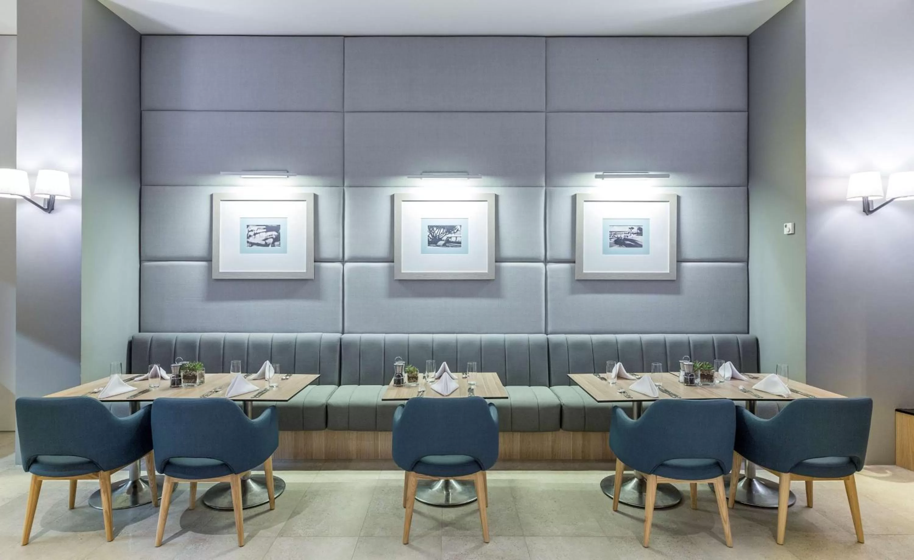 Restaurant/places to eat in Hilton Surfers Paradise Hotel & Residences