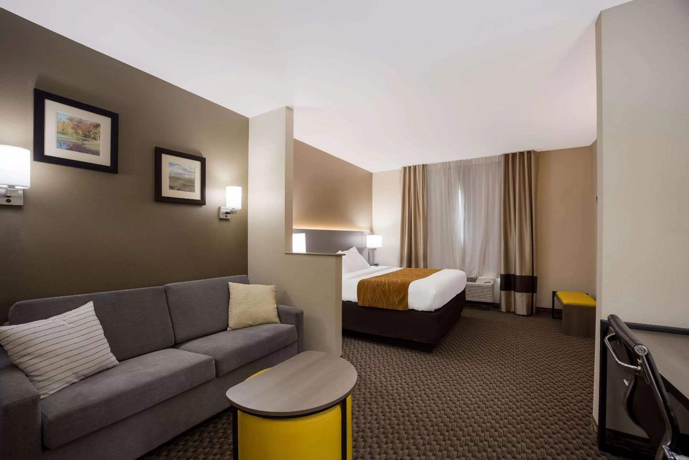 Bedroom, Bed in Comfort Inn & Suites Midway - Tallahassee West