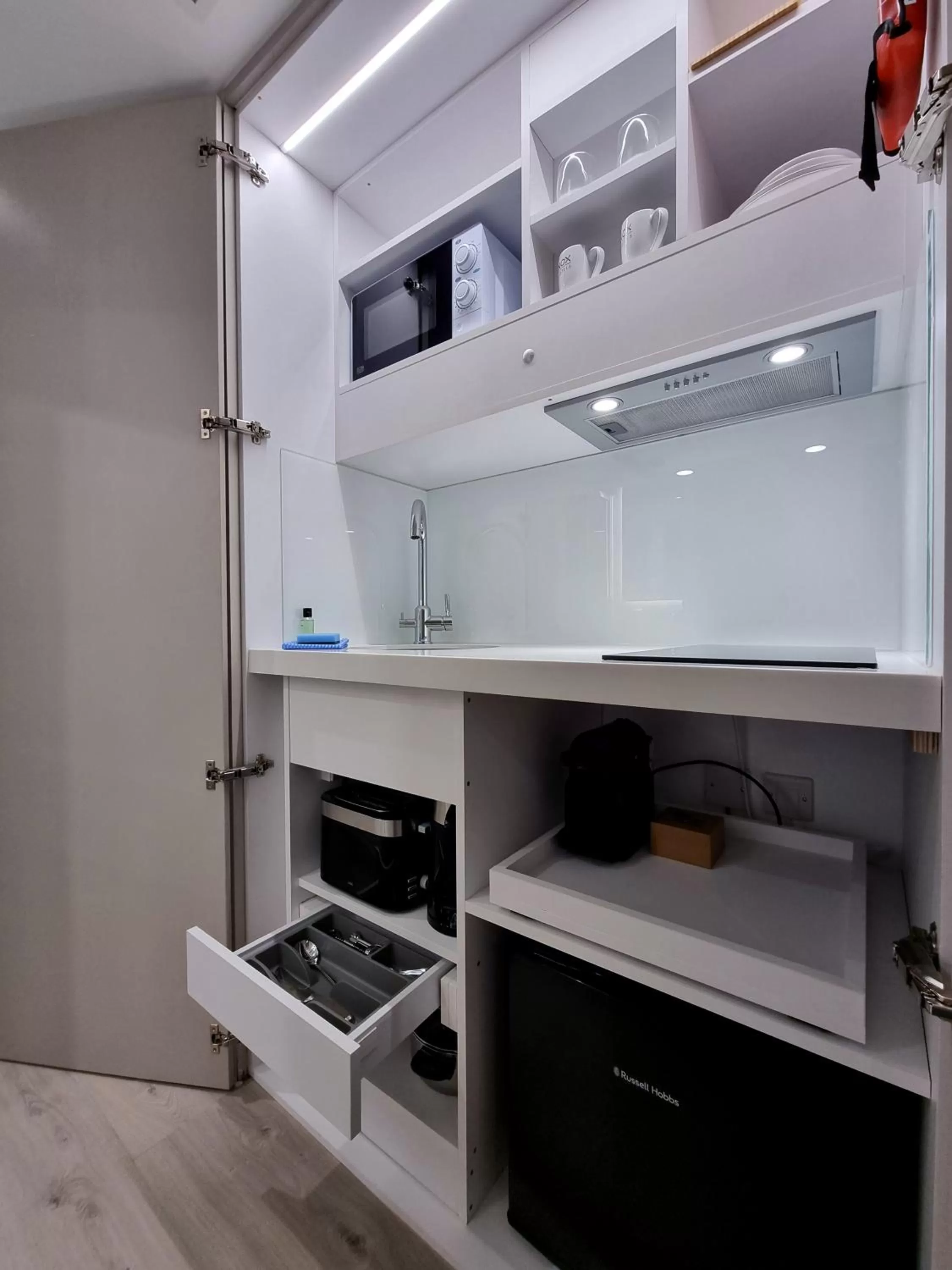 Kitchen or kitchenette in NOX Kensington Gardens