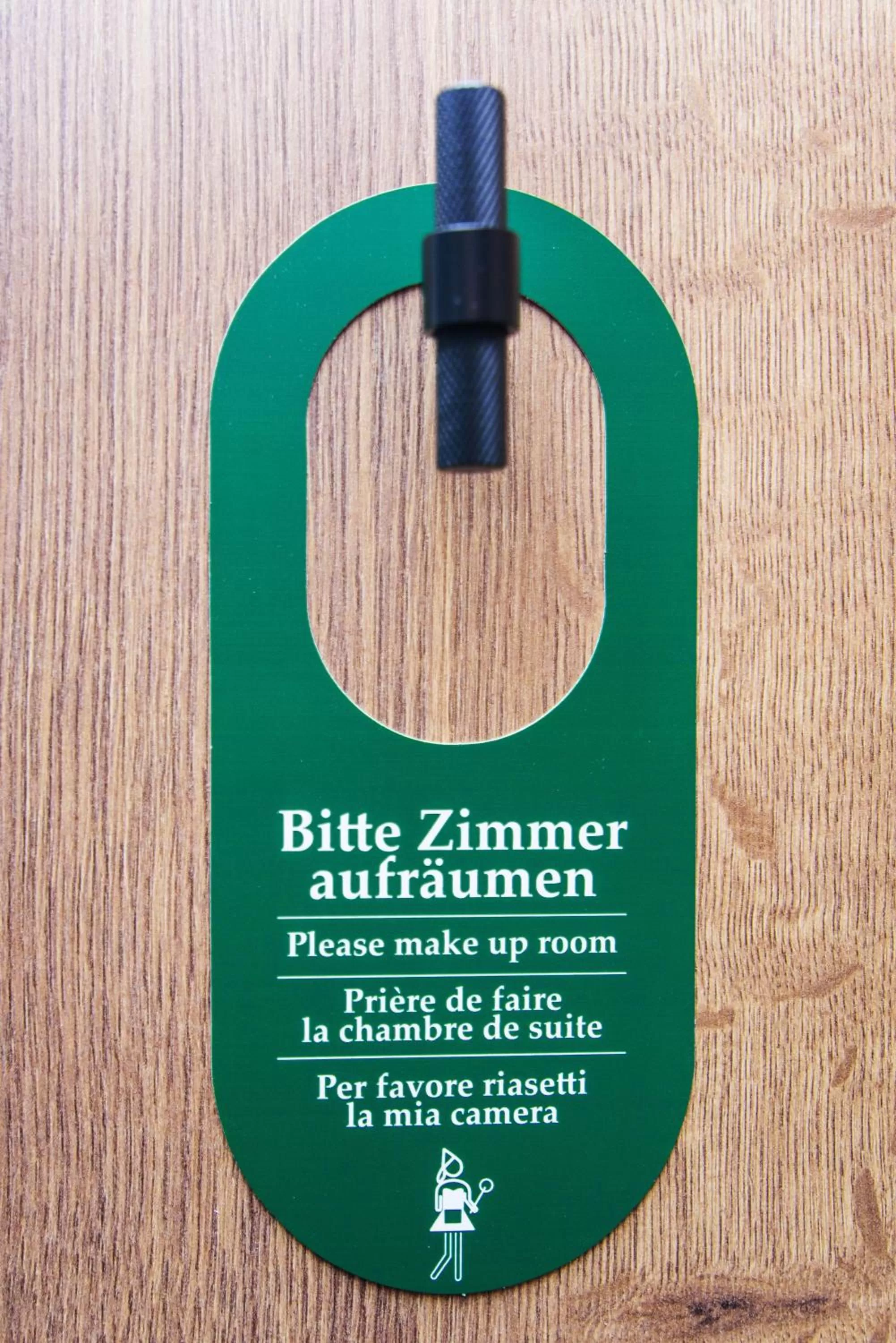 Text overlay in Hotel TwentyFour Living