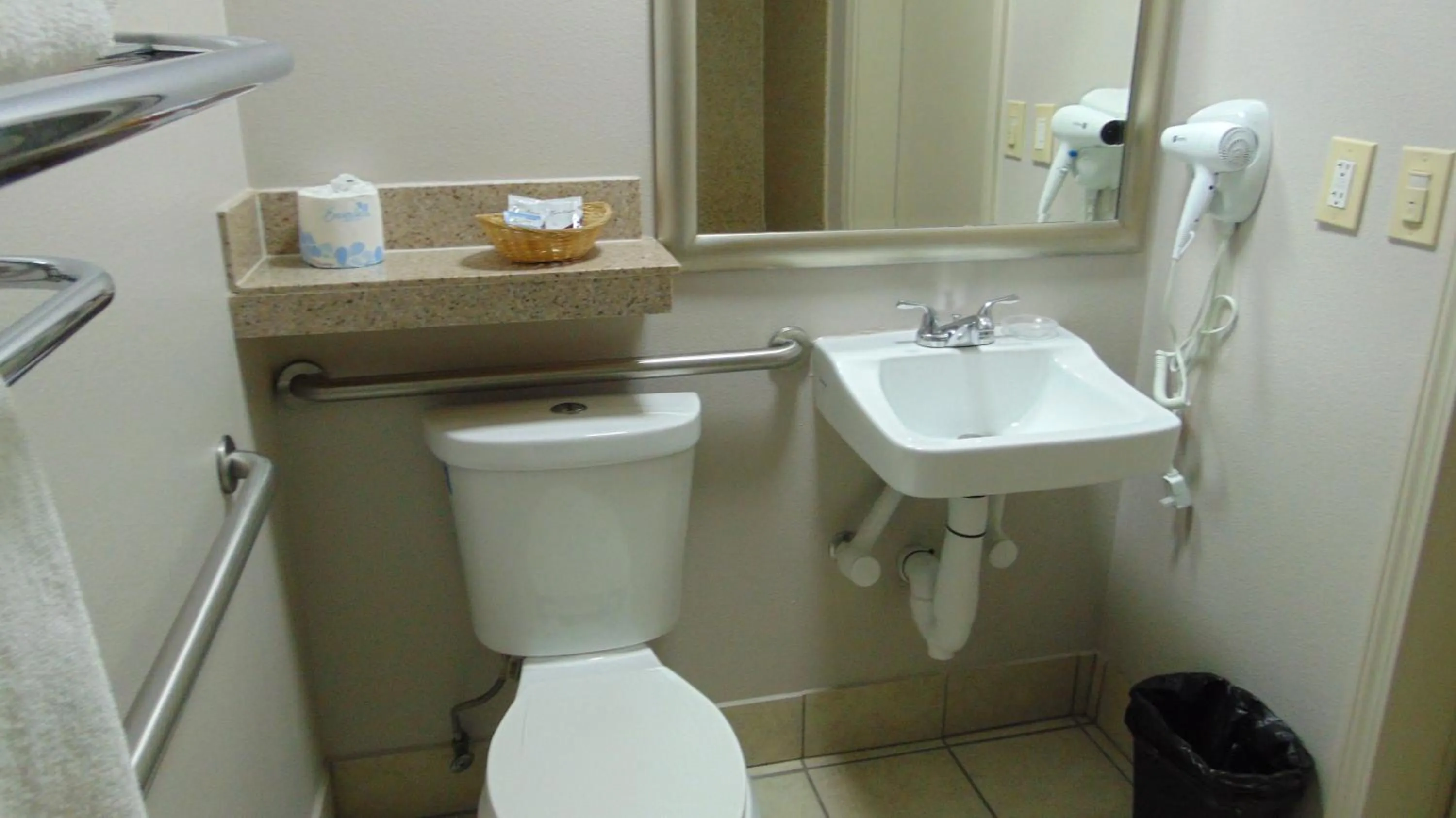 Bathroom in Corcoran Country Inn