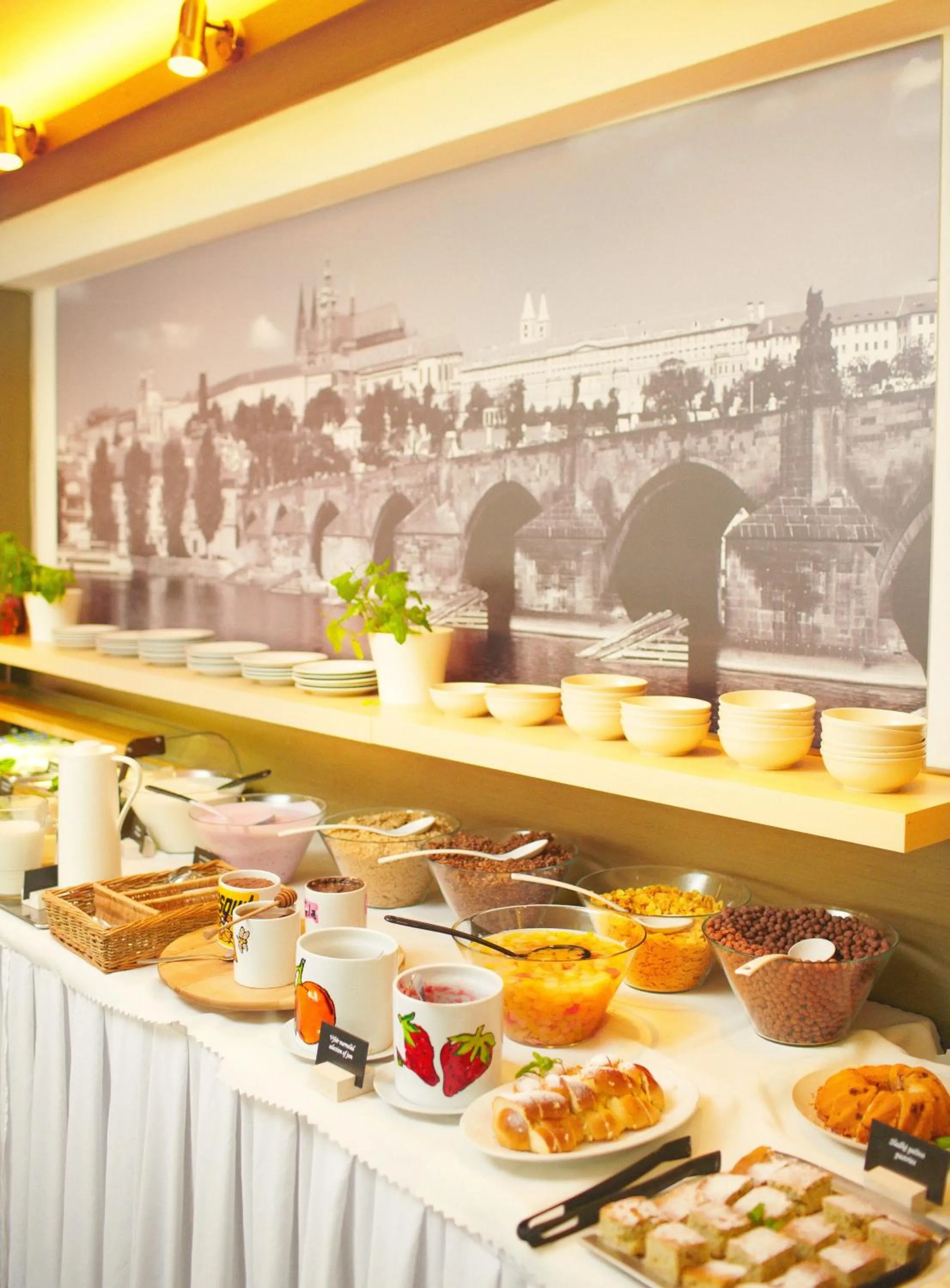 Food in Charles Central