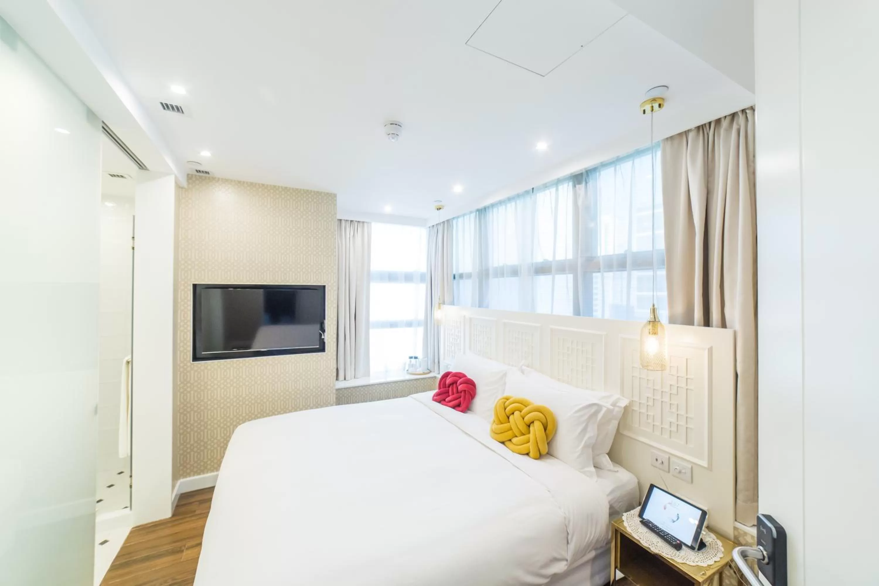 Bed in Tung Nam Lou Art Hotel