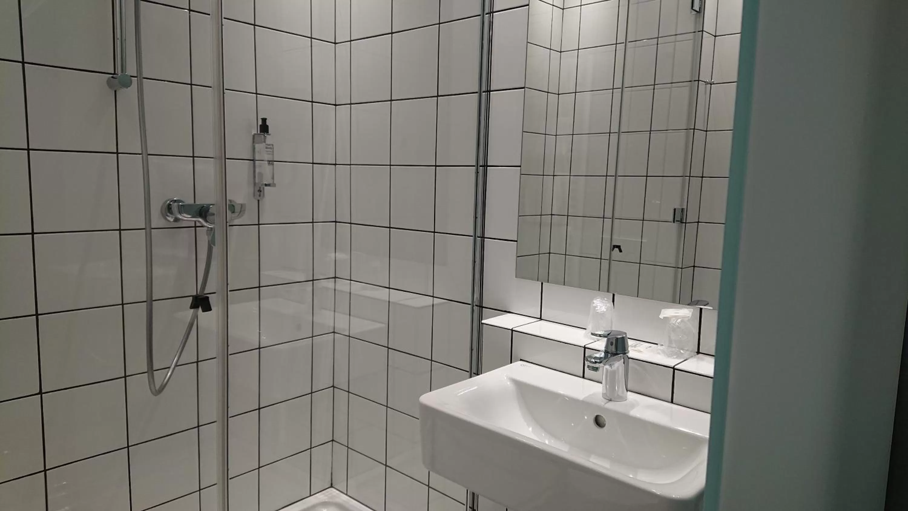 Bathroom in Libertel Austerlitz Jardin des Plantes