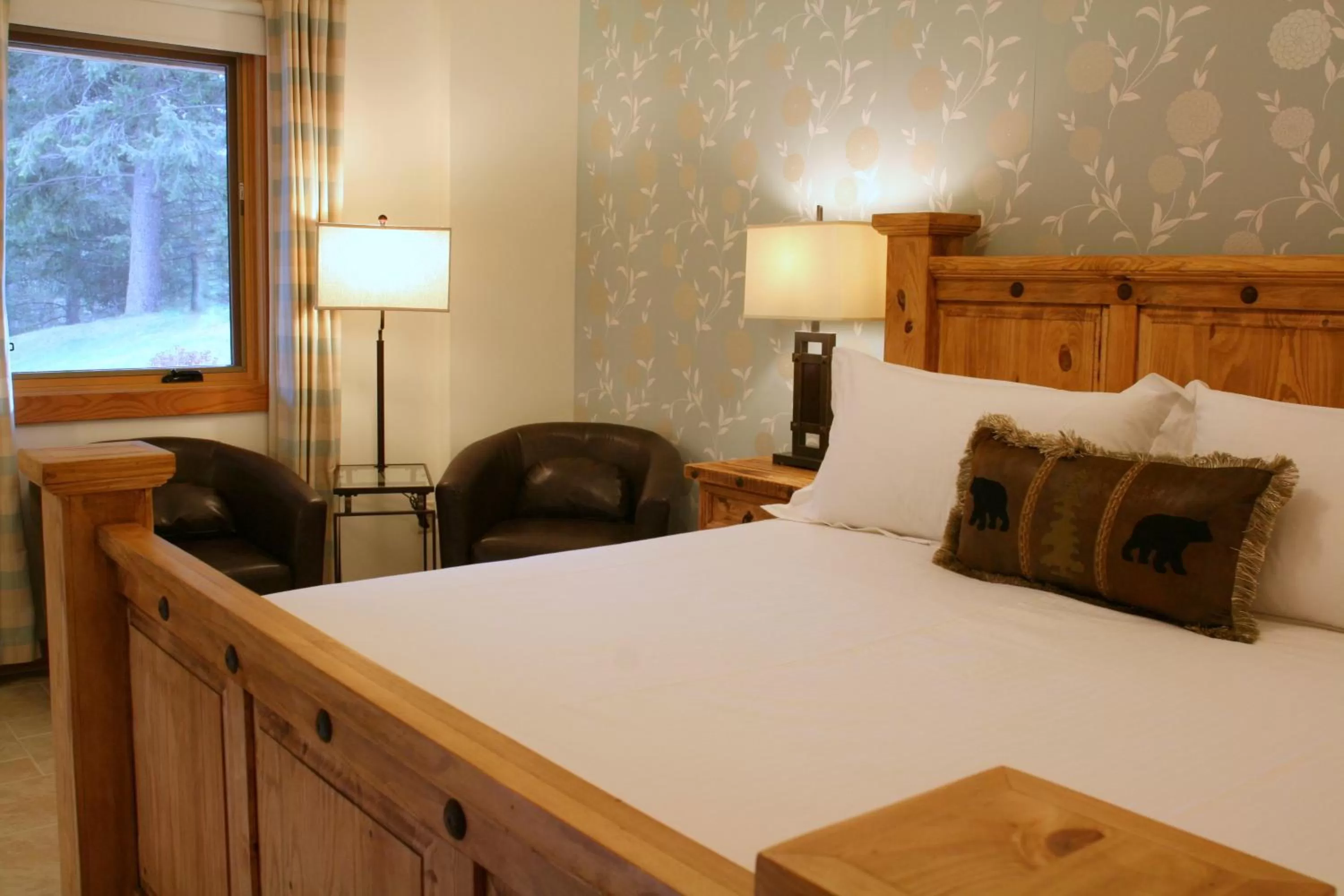 Bedroom, Bed in Canyon Ridge Lodge