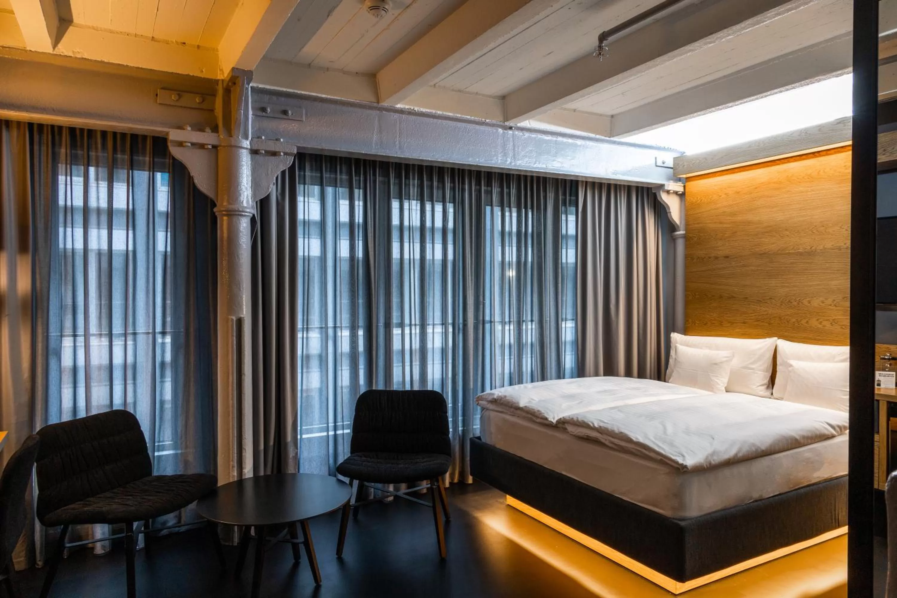 Photo of the whole room, Bed in GINN Hotel Hamburg Elbspeicher