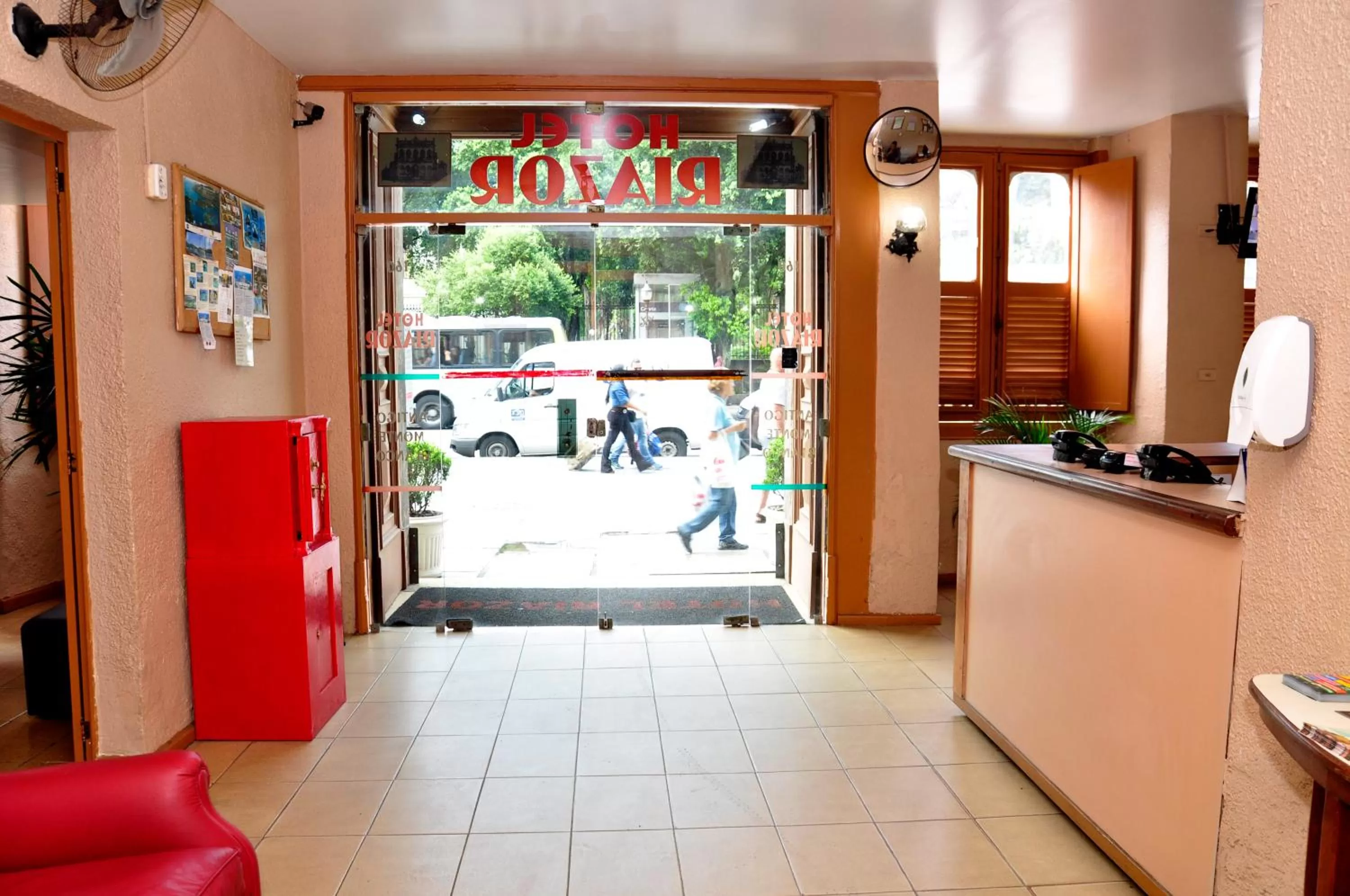 Communal lounge/ TV room in Hotel Plaza Riazor