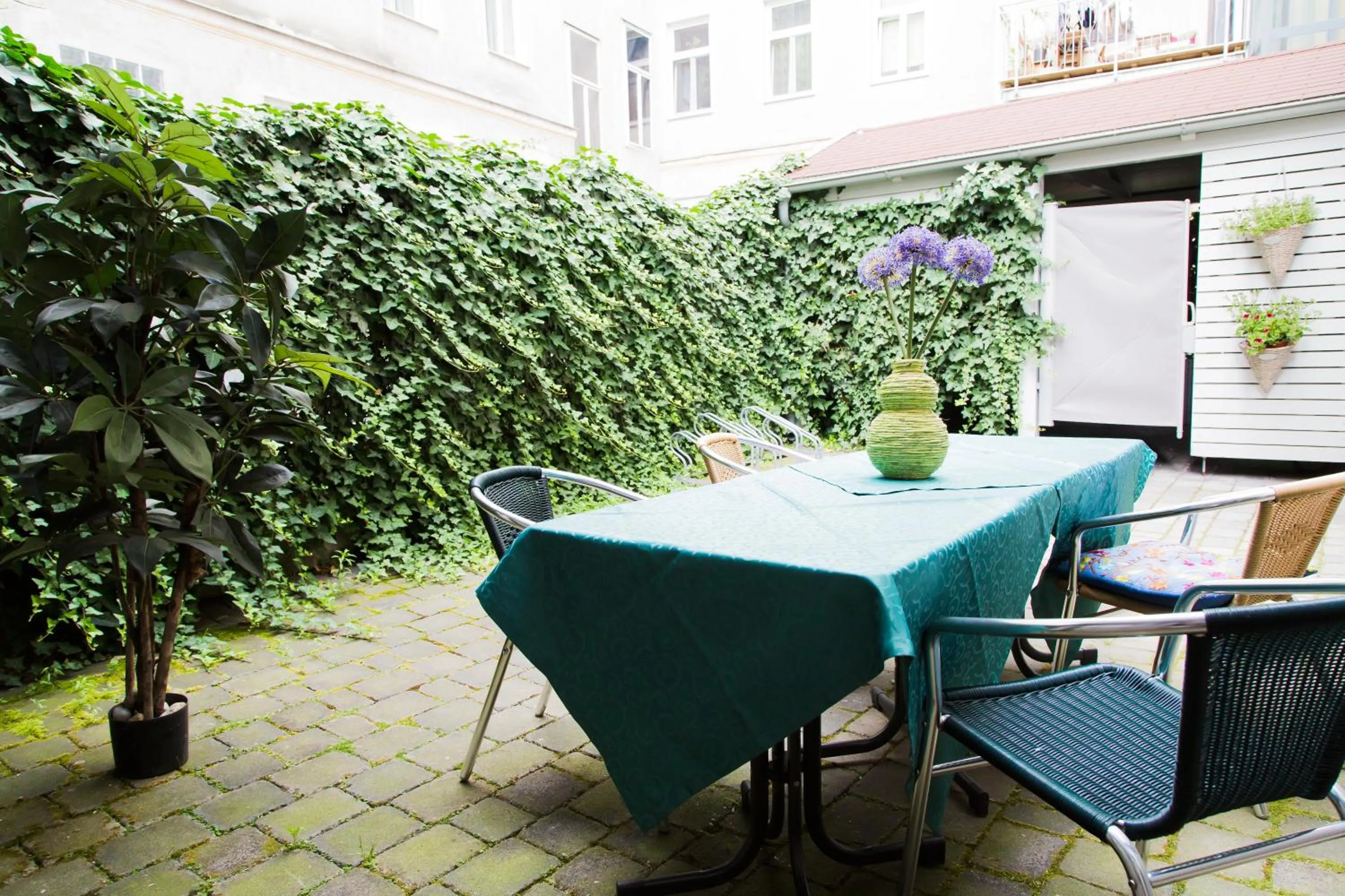 Garden, Restaurant/Places to Eat in Hotel Odeon