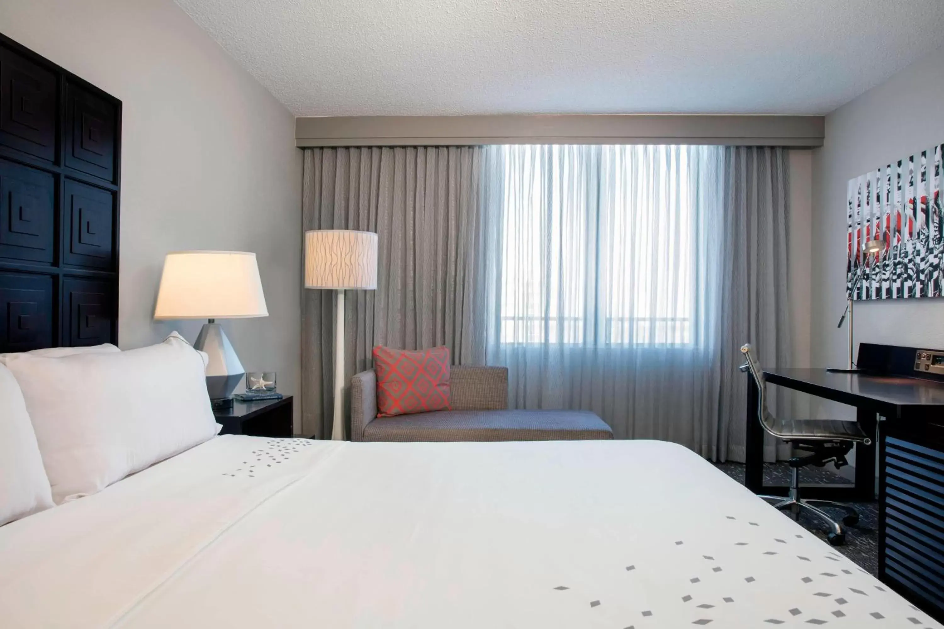 King Room with Adapted Tub - Mobility Accessible in Renaissance Fort Lauderdale Cruise Port Hotel King Room with Adapted Tub - Mobility Accessible in Renaissance Fort Lauderdale Cruise Port Hotel