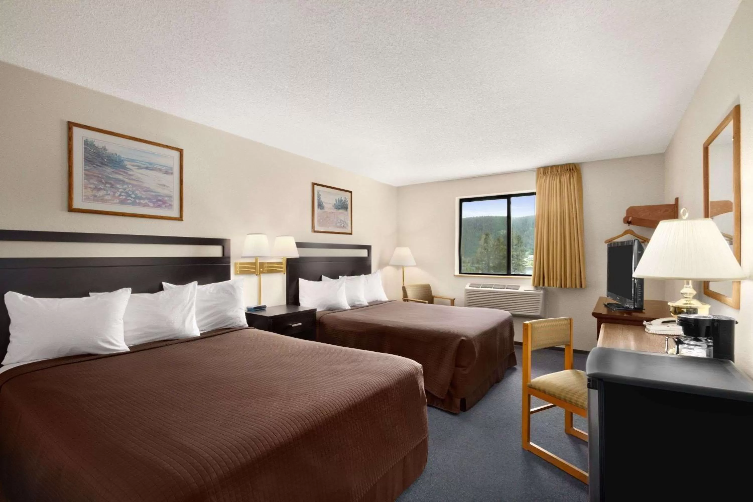 Photo of the whole room, Bed in Super 8 by Wyndham Williams Lake BC