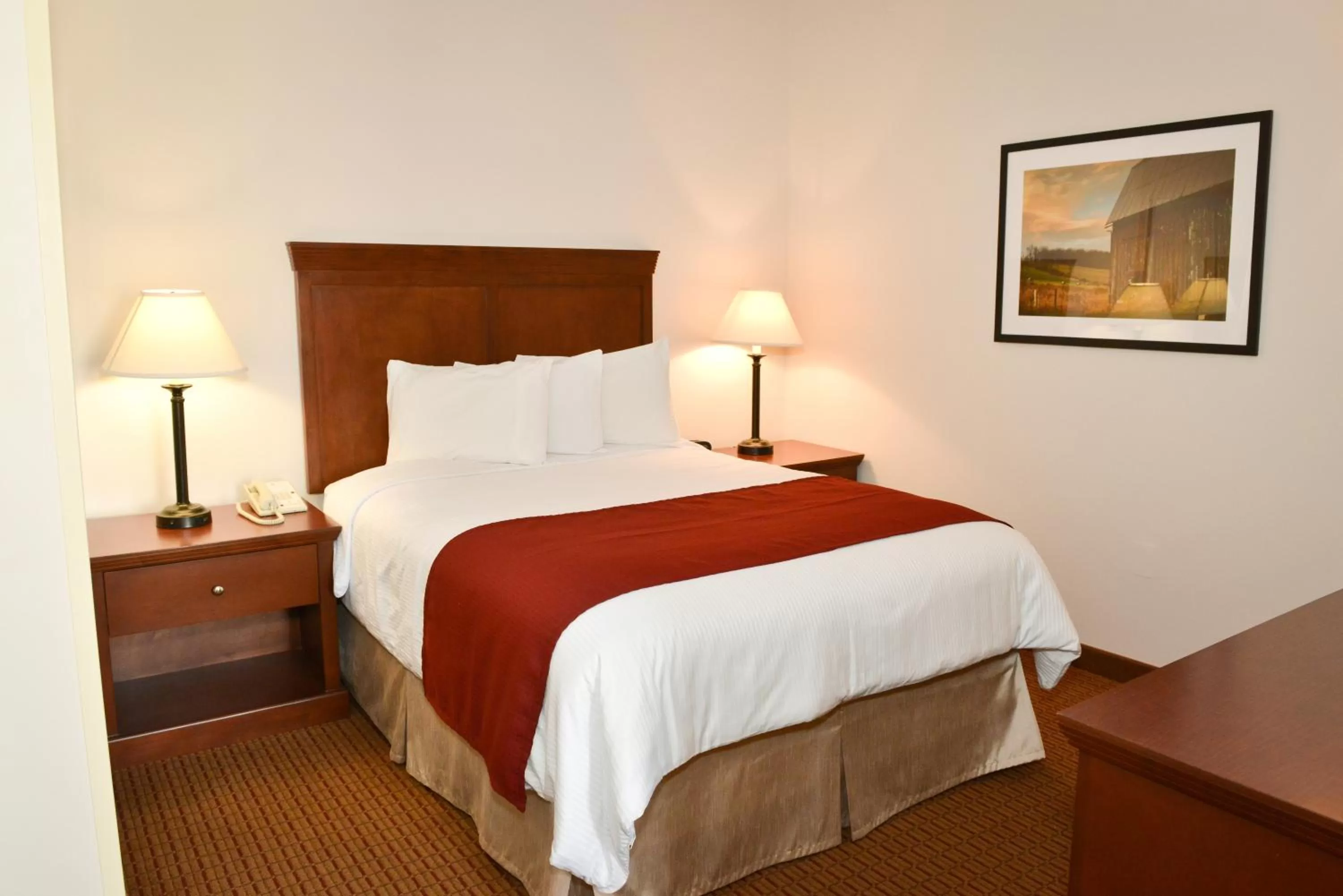 Bedroom, Bed in Penn Wells Lodge