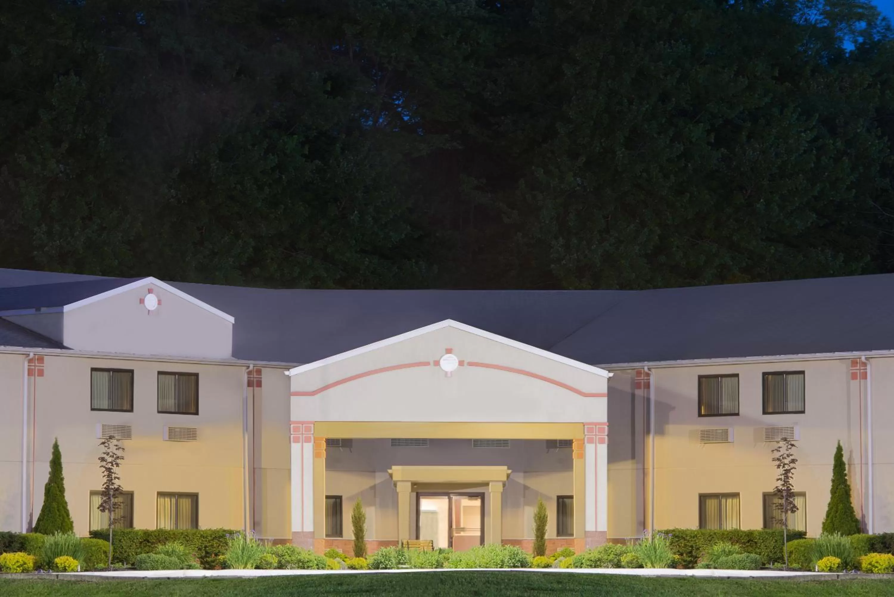 Facade/entrance in Super 8 by Wyndham Grove City
