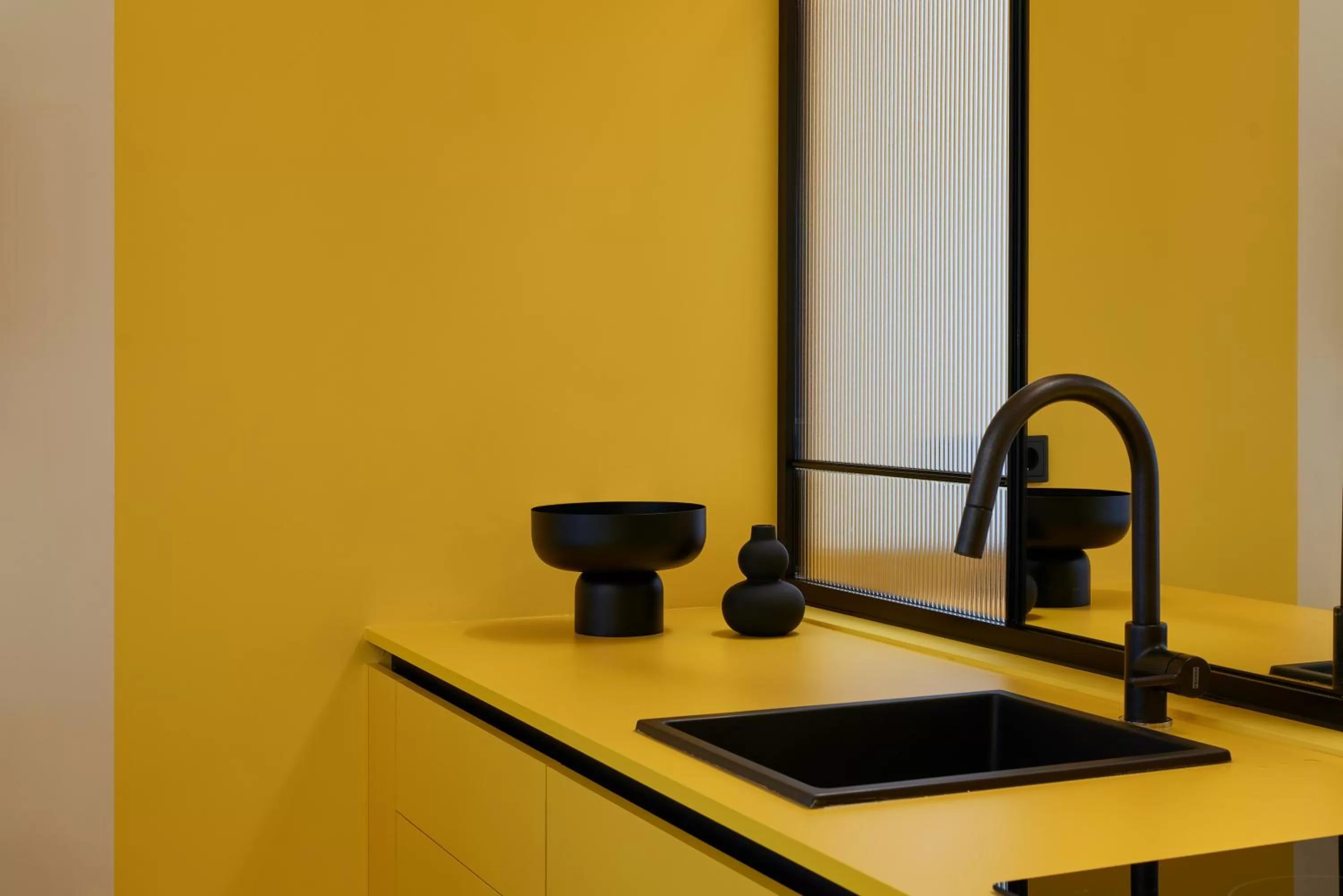 DWELL - Elegant City Stay