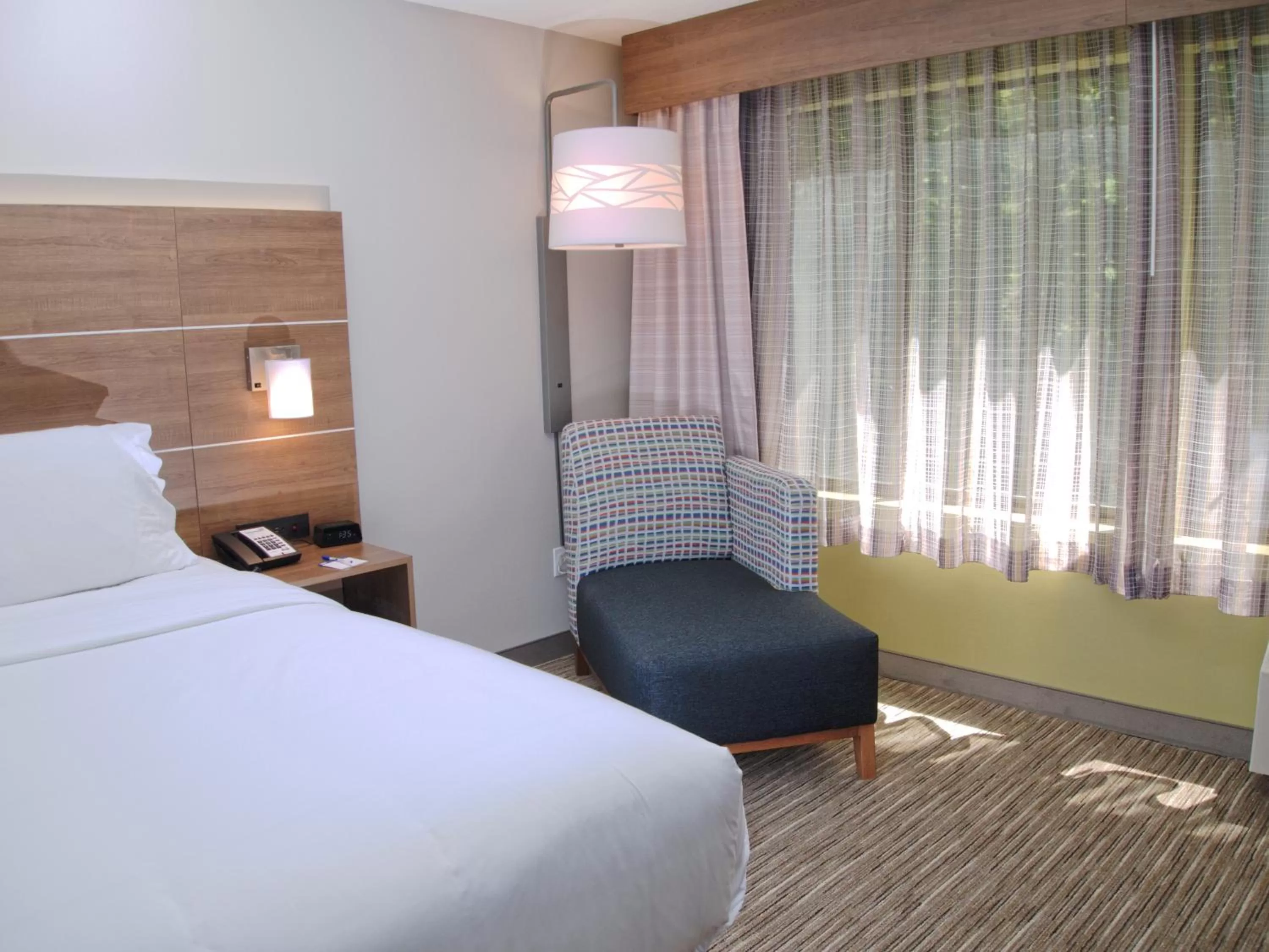 Bed in Holiday Inn Express South Burlington by IHG