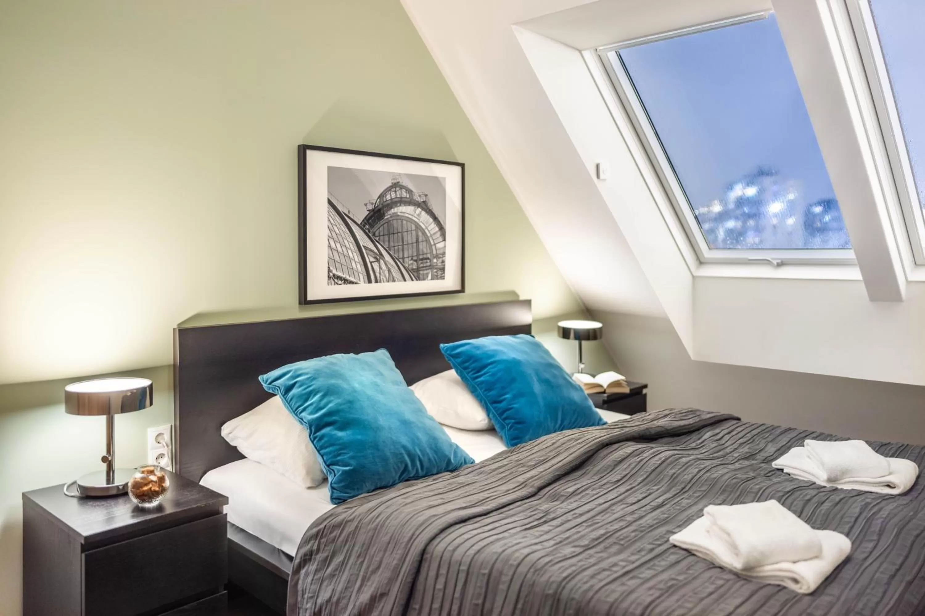 Bedroom, Bed in Jimmy's Apartments Lory