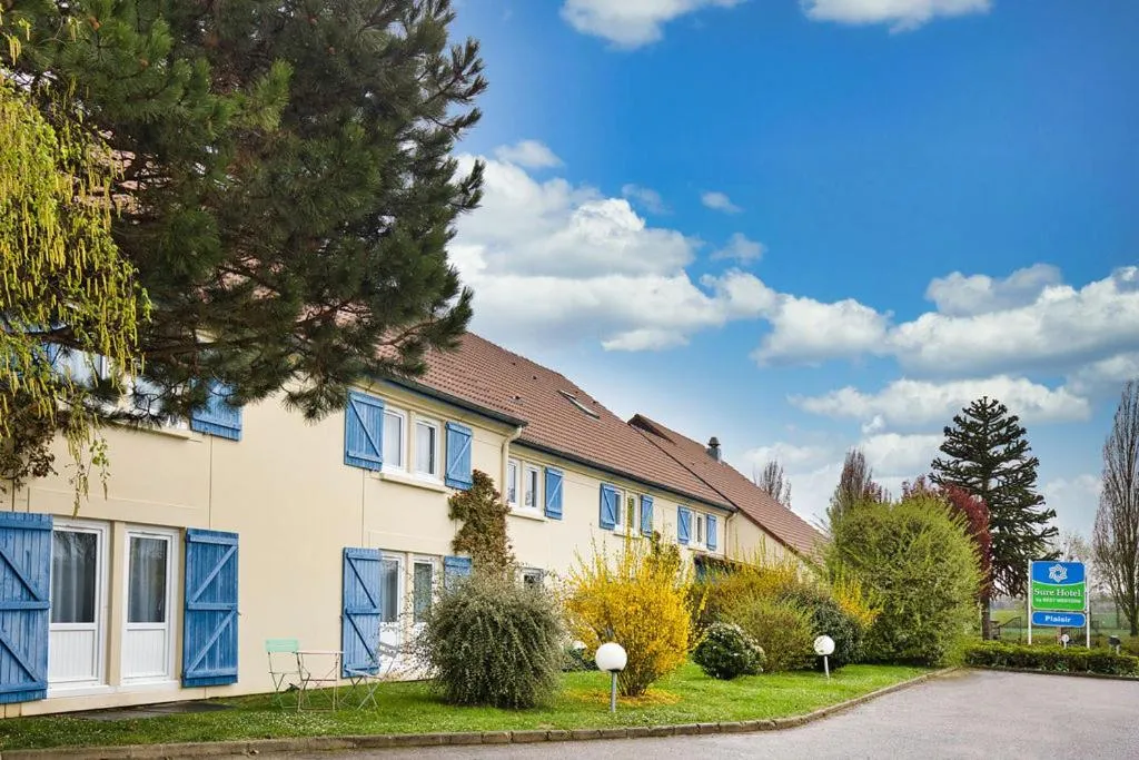 Property building in Sure Hotel by Best Western Plaisir