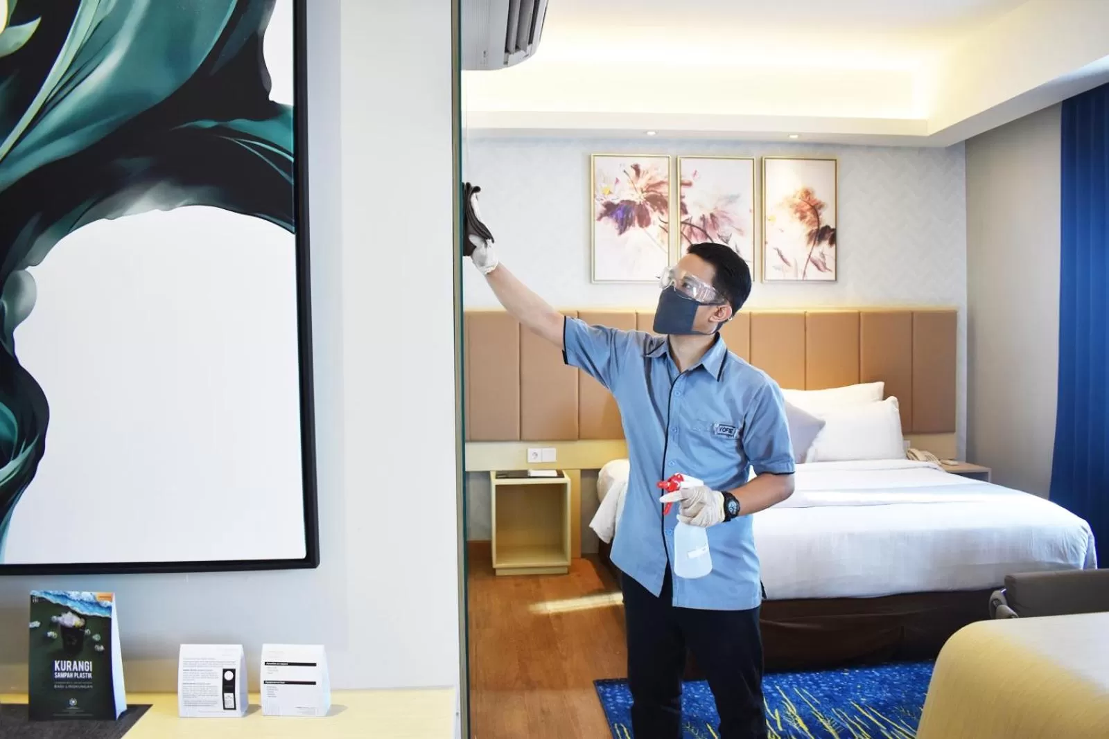 Staff, Bed in Luminor Hotel Airport Sidoarjo By WH , Best Choice and Strategic Location with a Rooftop area in Town