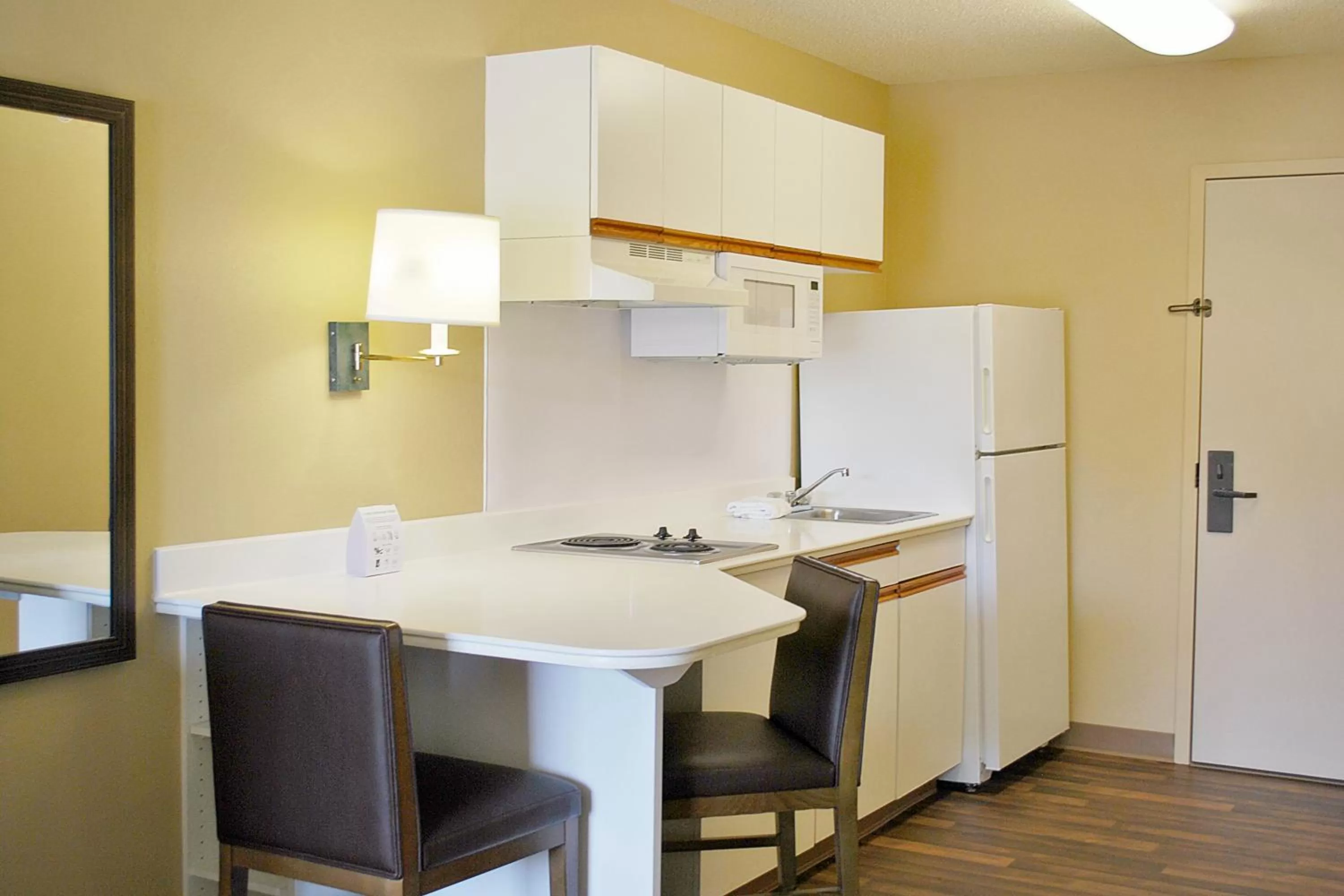 Kitchen or kitchenette in Extended Stay America Suites - Newark - Woodbridge