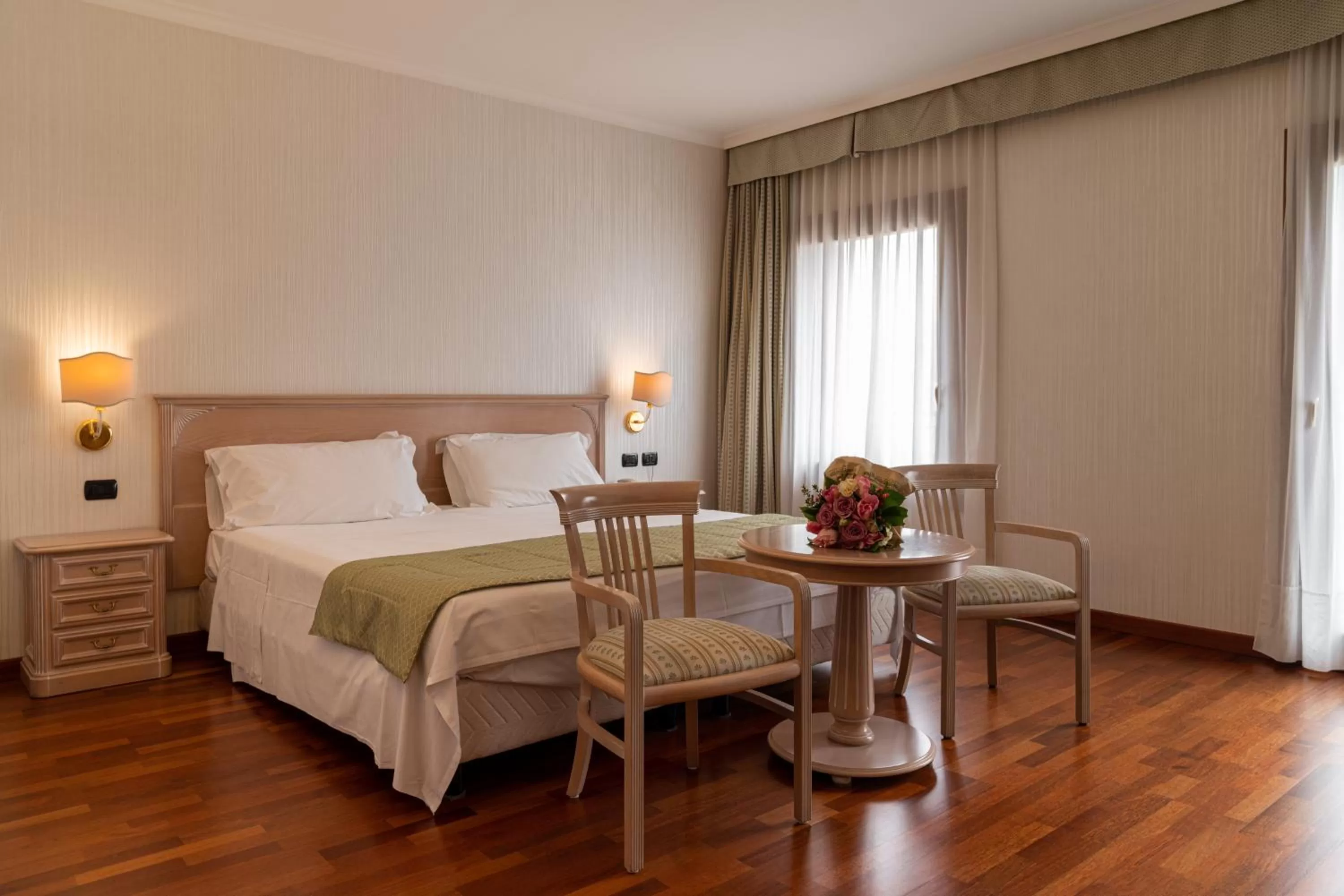 Bedroom, Bed in Hotel Roxy Plaza