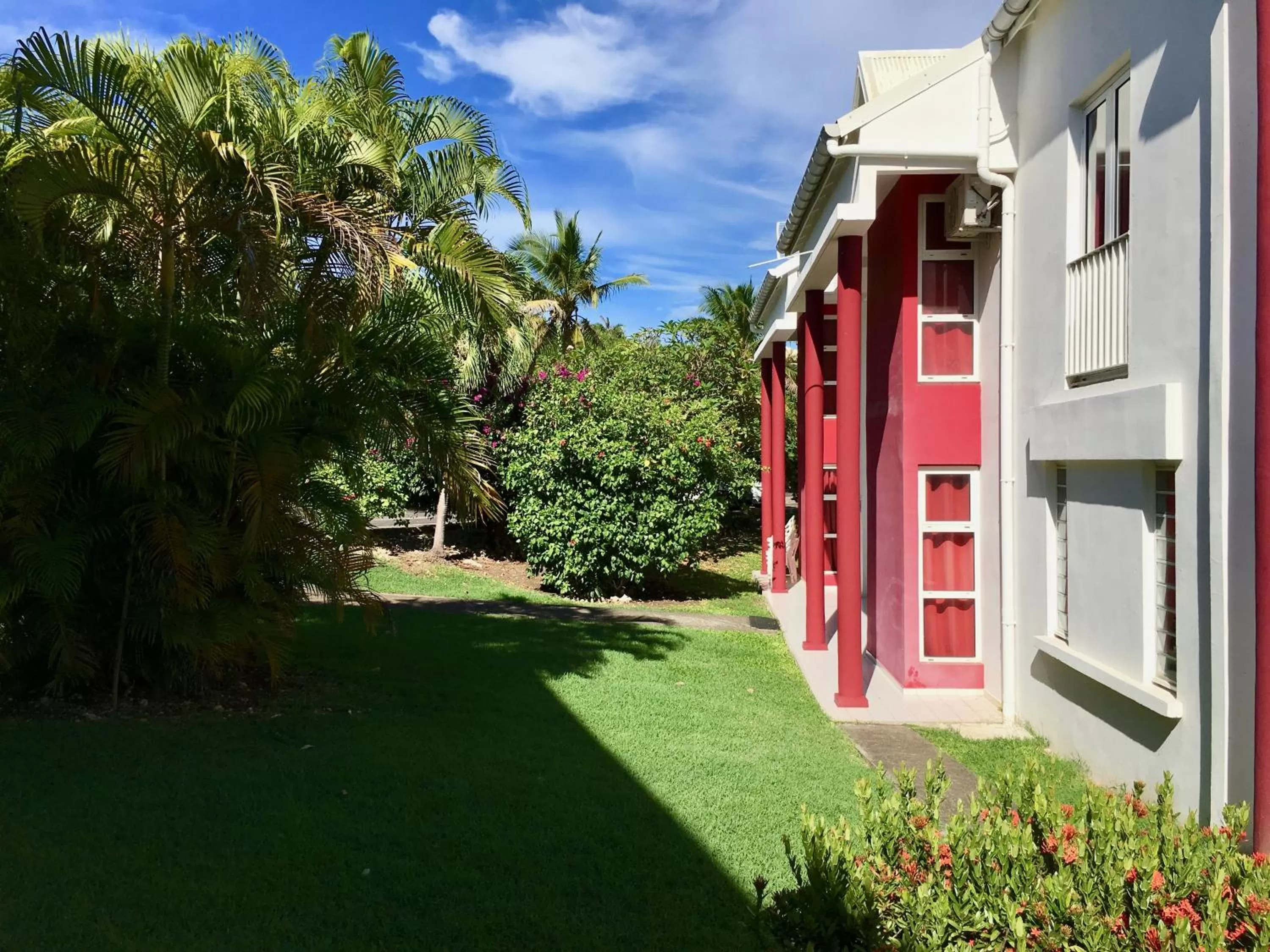 Facade/entrance in Résidence Le Vallon Guadeloupe Parc Piscine Appartements & Studios