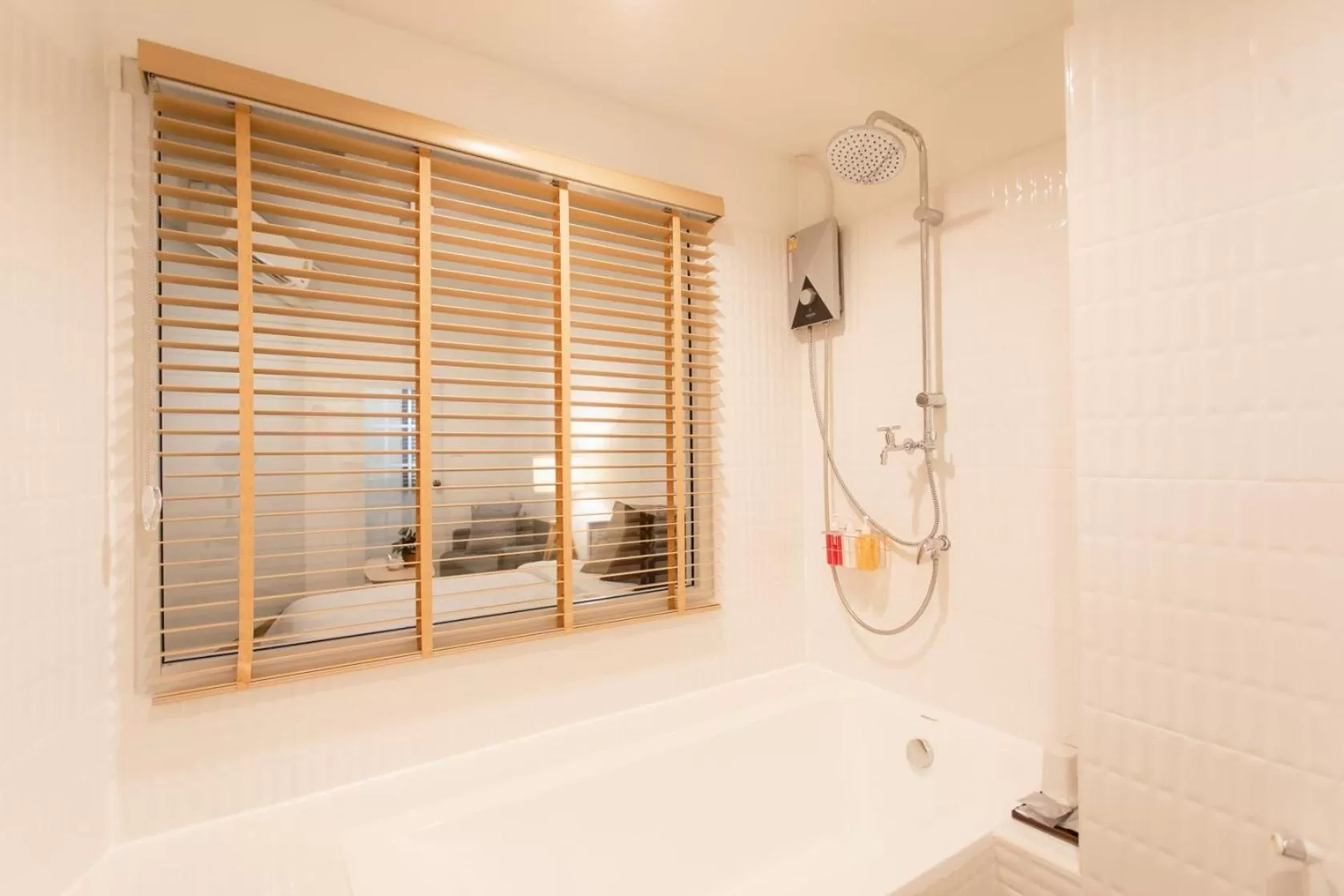 Shower in Hotel PaPa Bangkok Siriraj