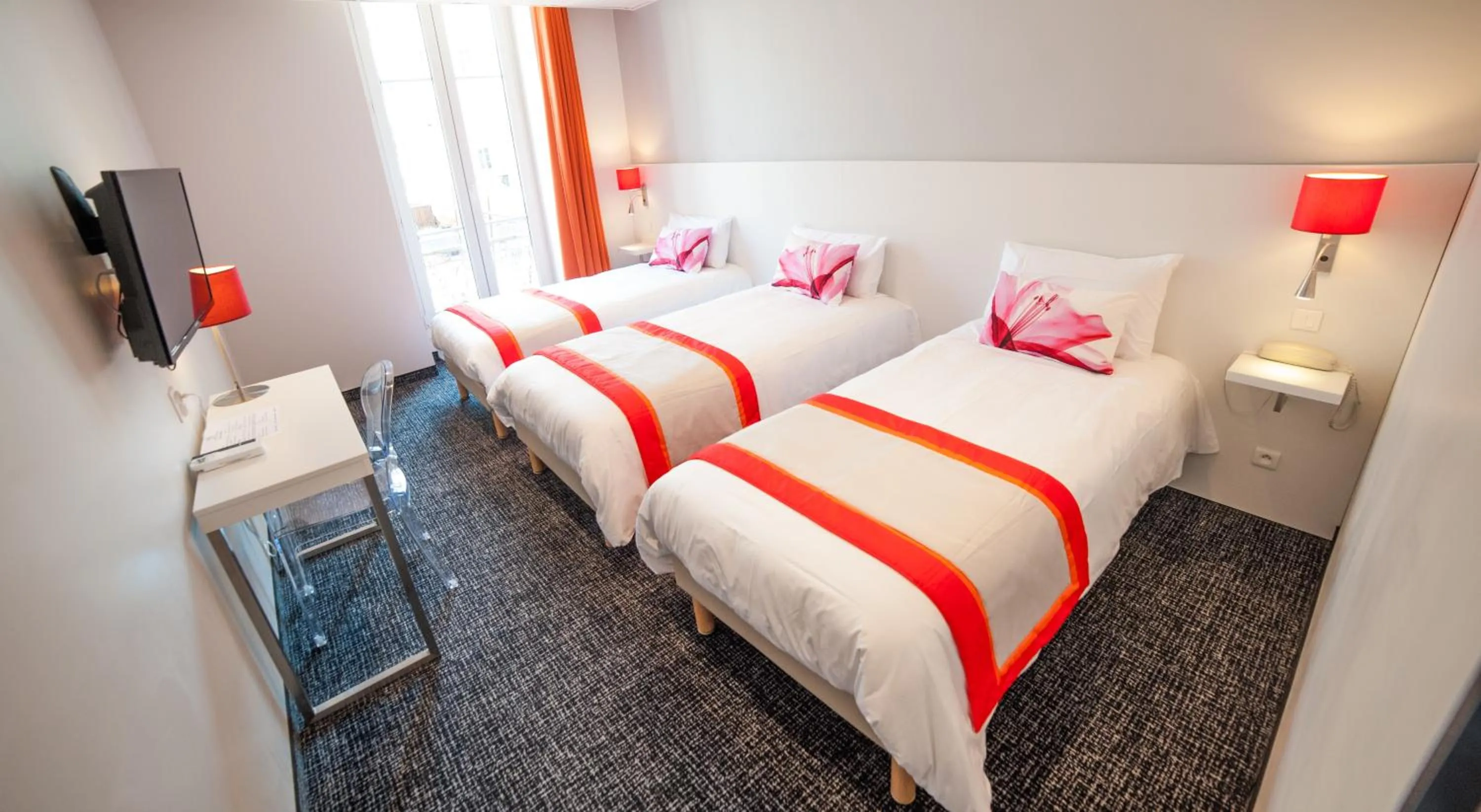 Photo of the whole room, Bed in Hôtel Amaryllis