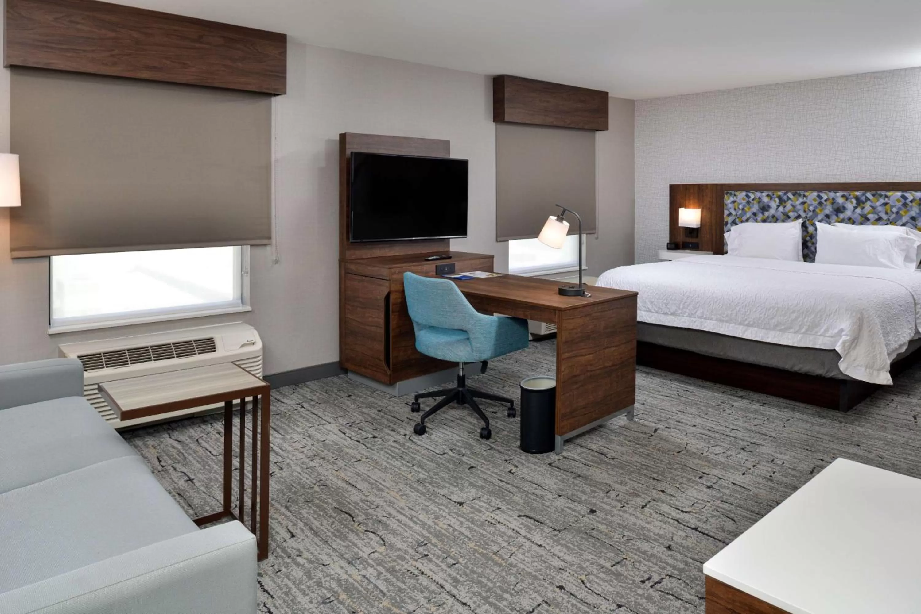 Bedroom, Bed in Hampton Inn & Suites Las Vegas Airport