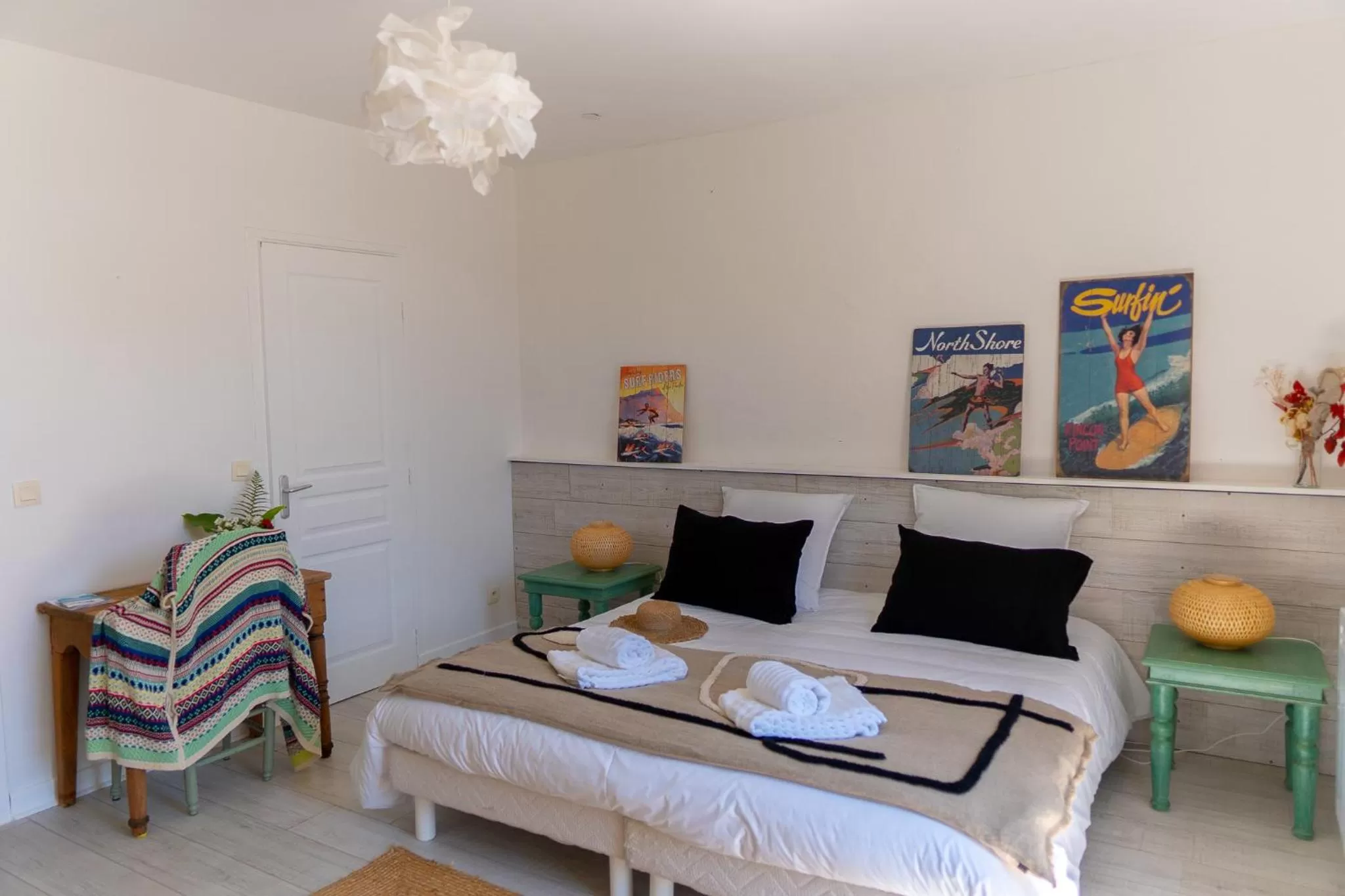 Photo of the whole room, Bed in Biarritz Surf Lodge Chambre d'hôtes