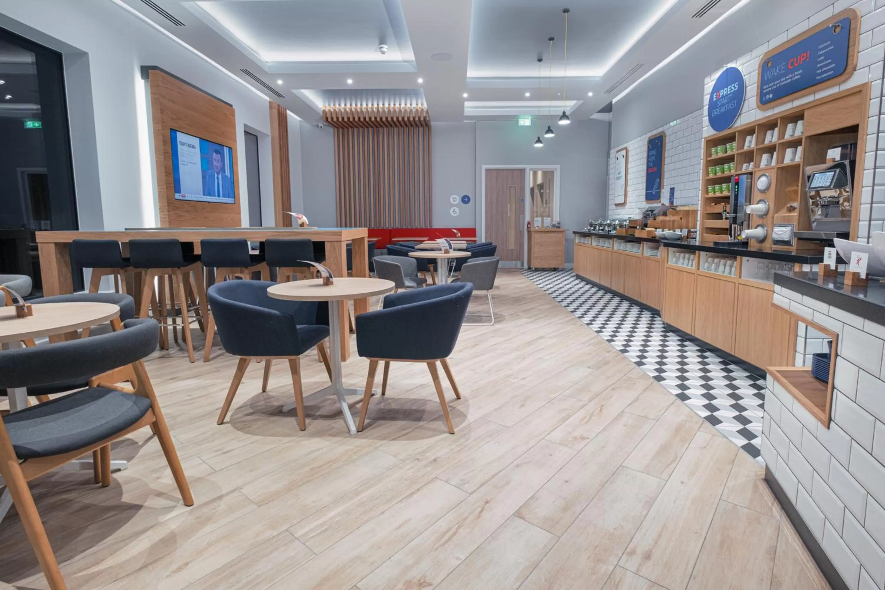 Coffee/tea facilities in Holiday Inn Express - Fleet by IHG