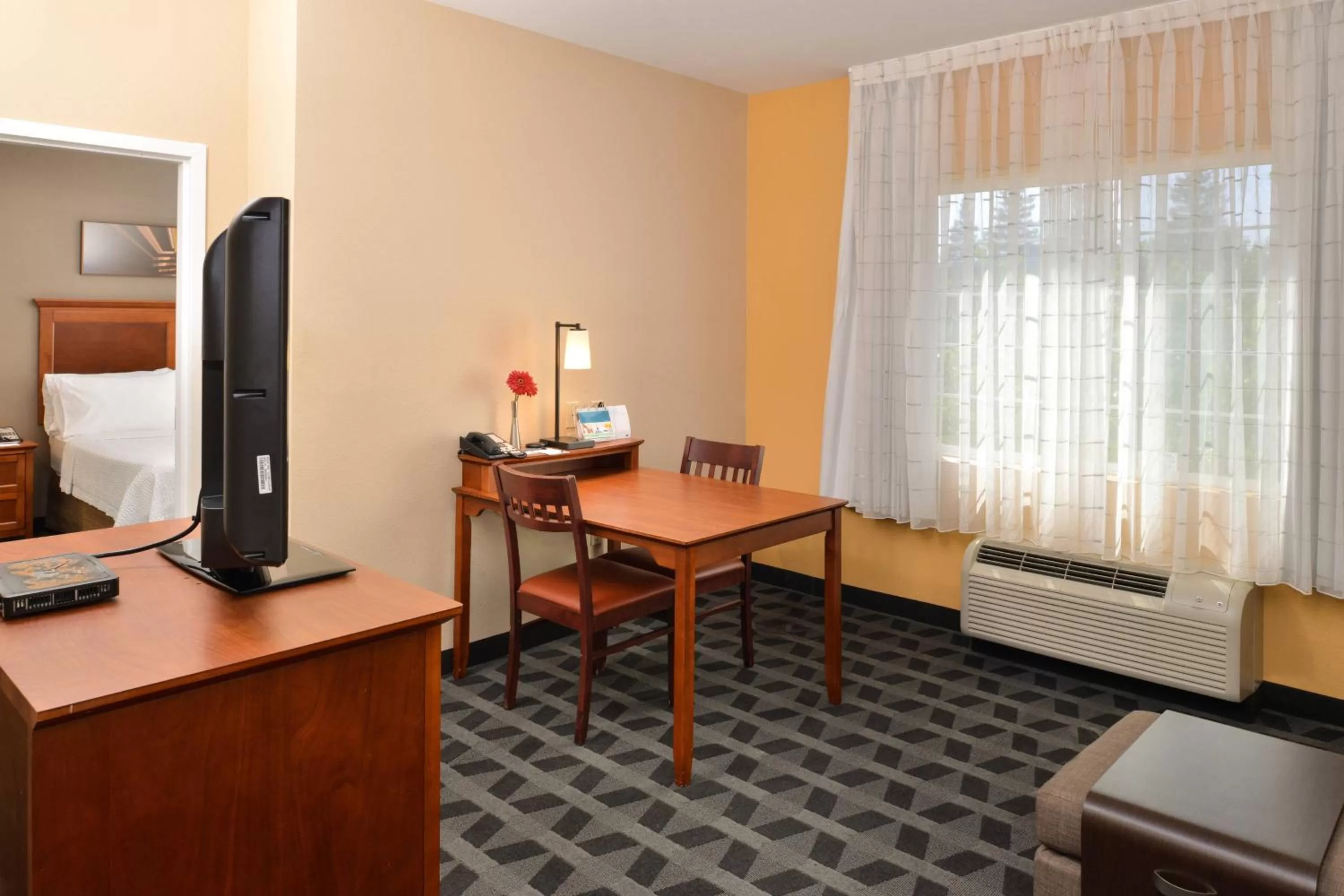 One-Bedroom Queen Suite with Sofa Bed in TownePlace Suites Sacramento Cal Expo