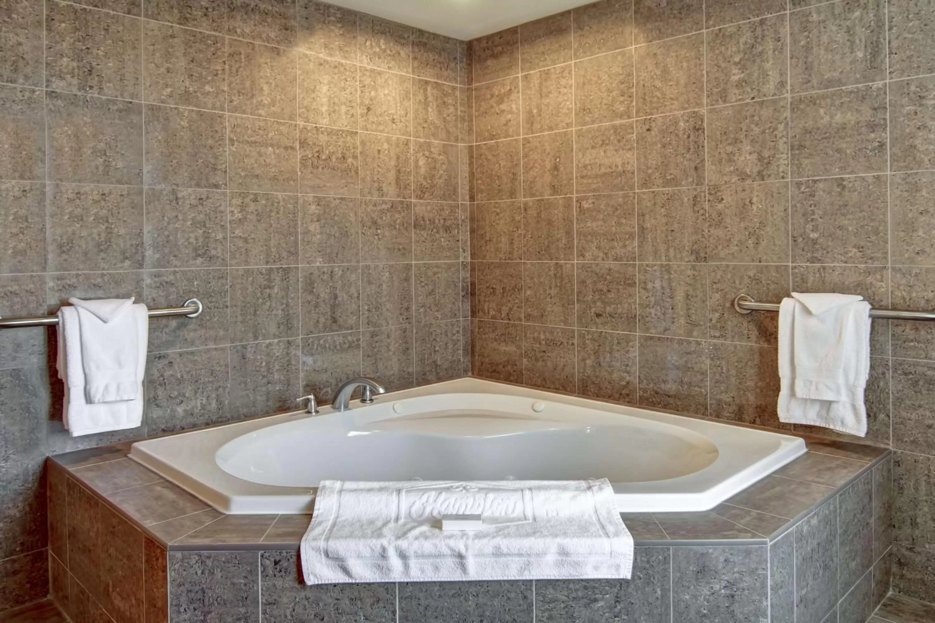 Bathroom in Hampton Inn Sudbury, Ontario