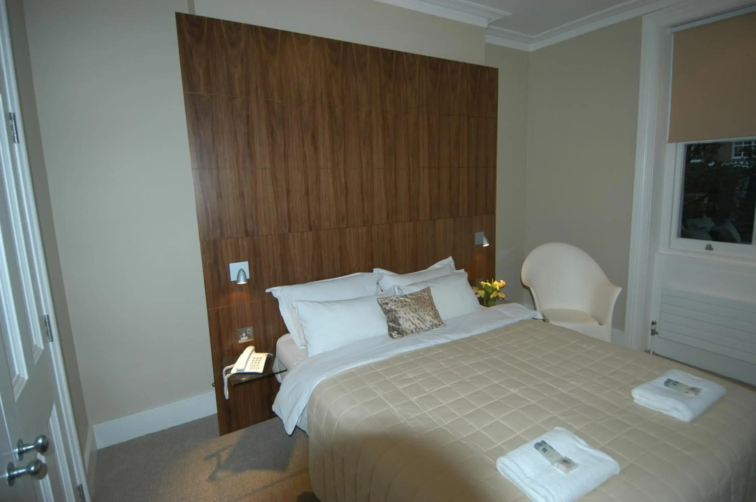 Family Room (2 Adults + 1 Child) in B&B Belgravia Family Room (2 Adults + 1 Child) in B&B Belgravia