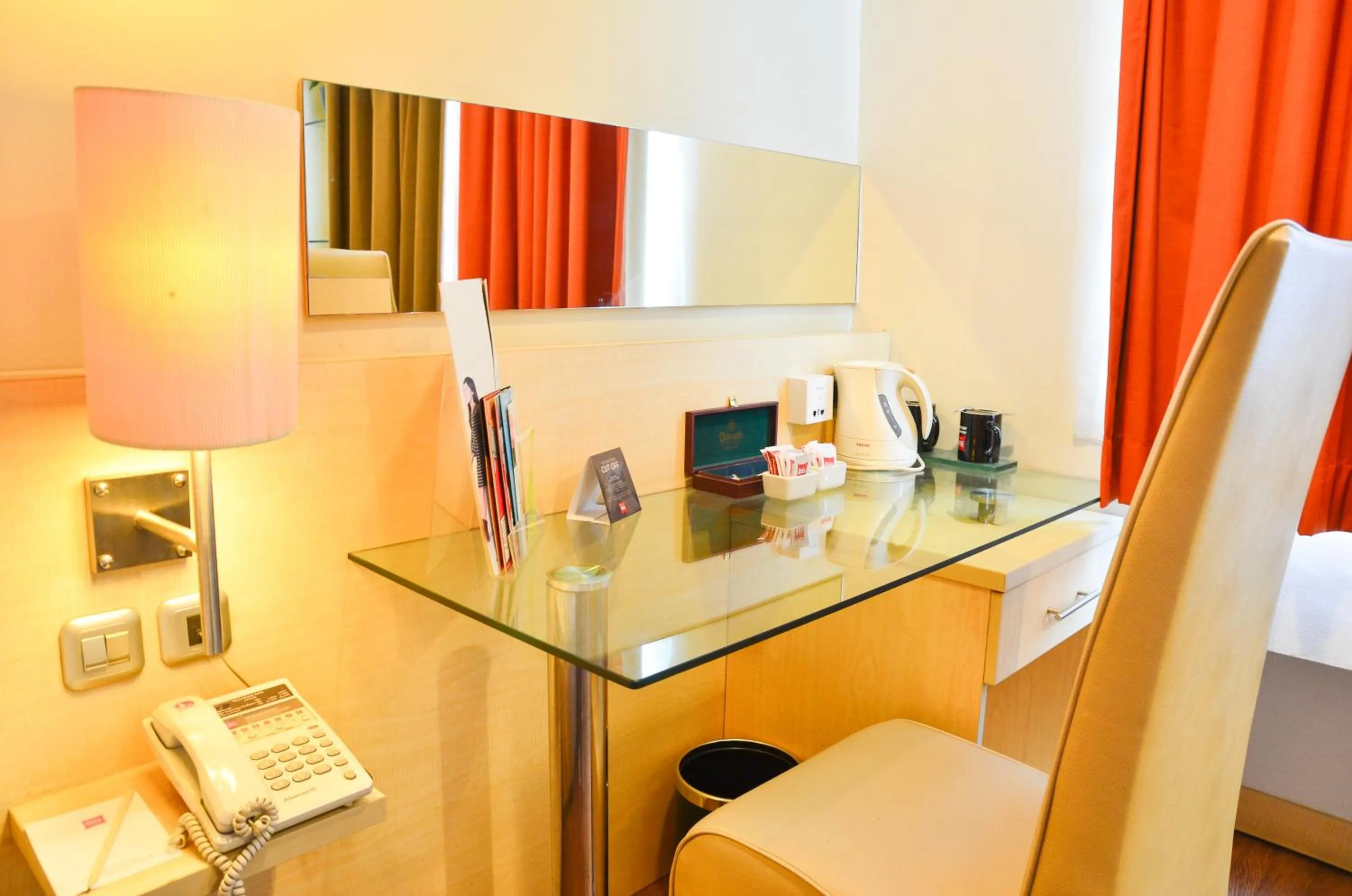 Coffee/tea facilities, Kitchen/Kitchenette in Ibis Jakarta Arcadia