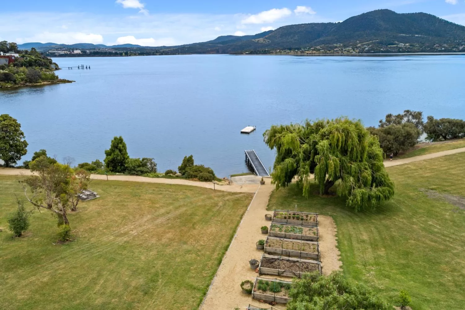 Garden in Riverfront Motel & Restaurant