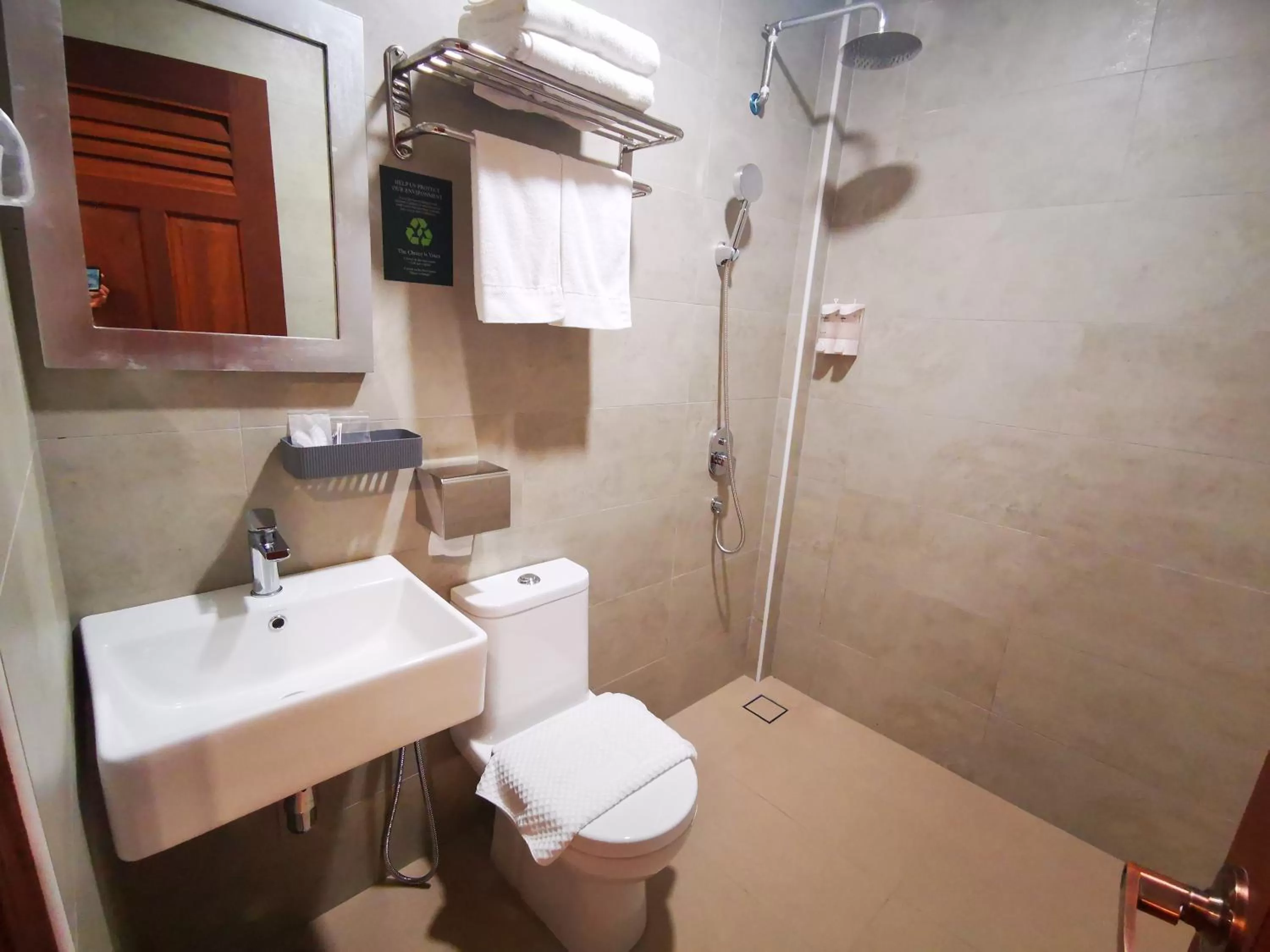 Shower in Mclane Boutique Hotel