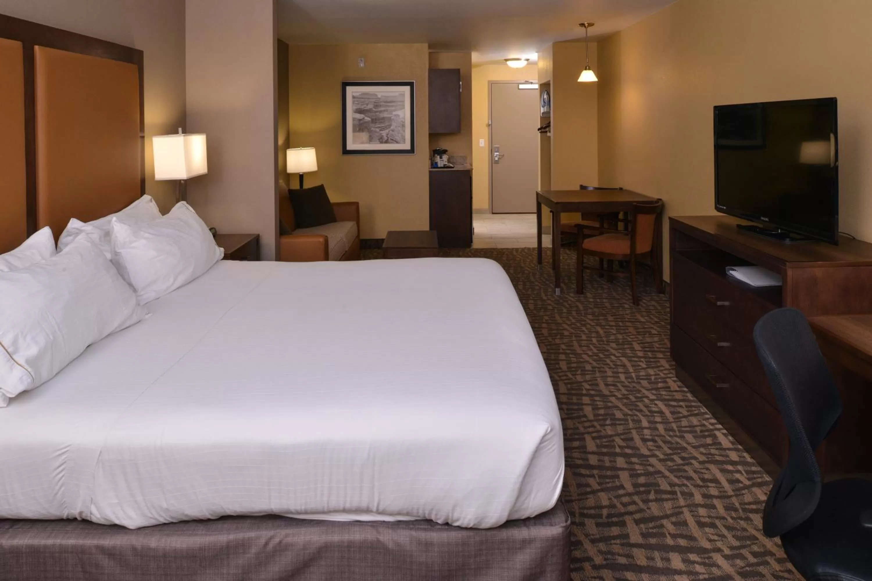 Photo of the whole room, Bed in Holiday Inn Express & Suites Page - Lake Powell Area by IHG