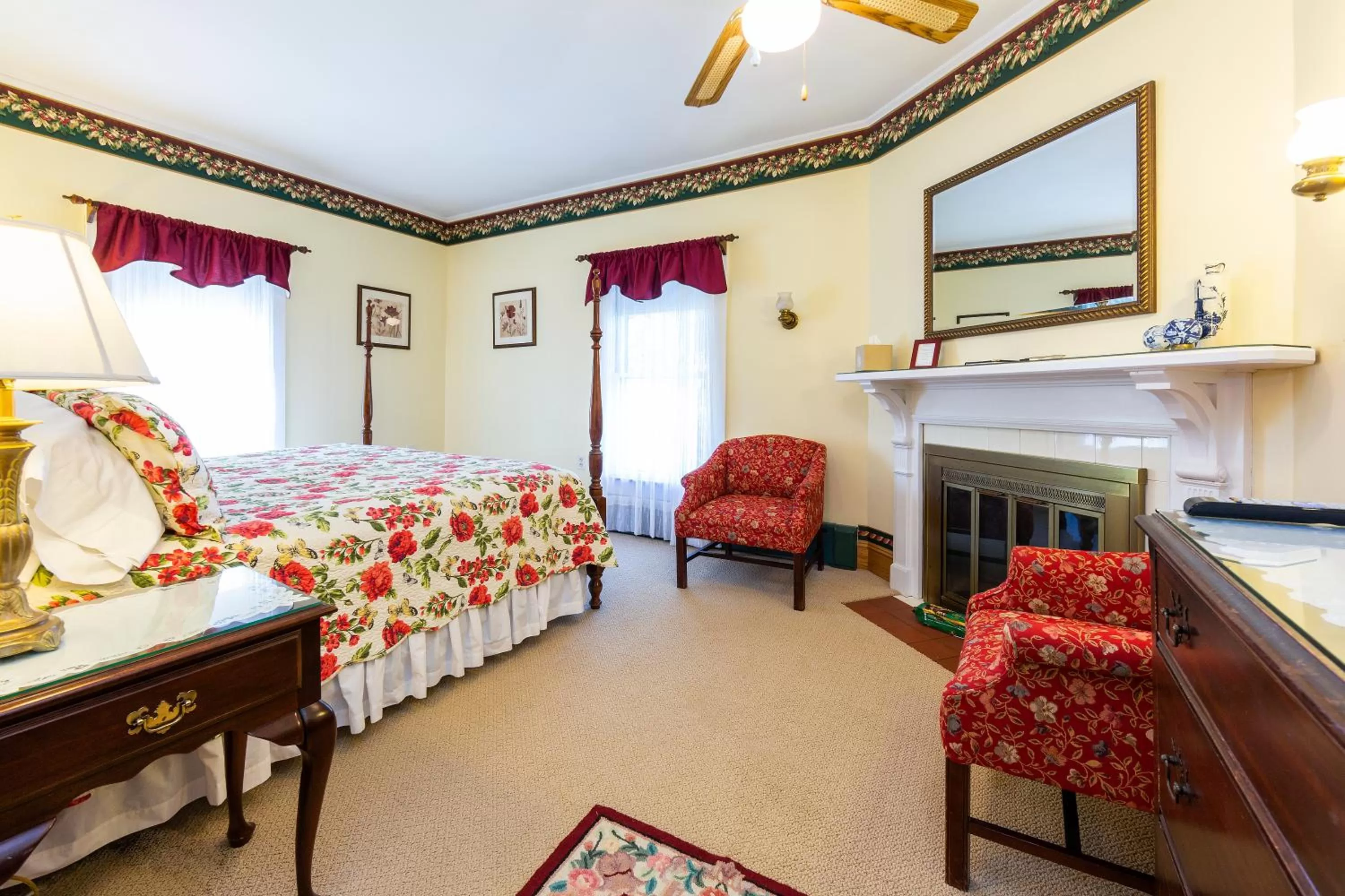 Bed in The Elmhurst Inn