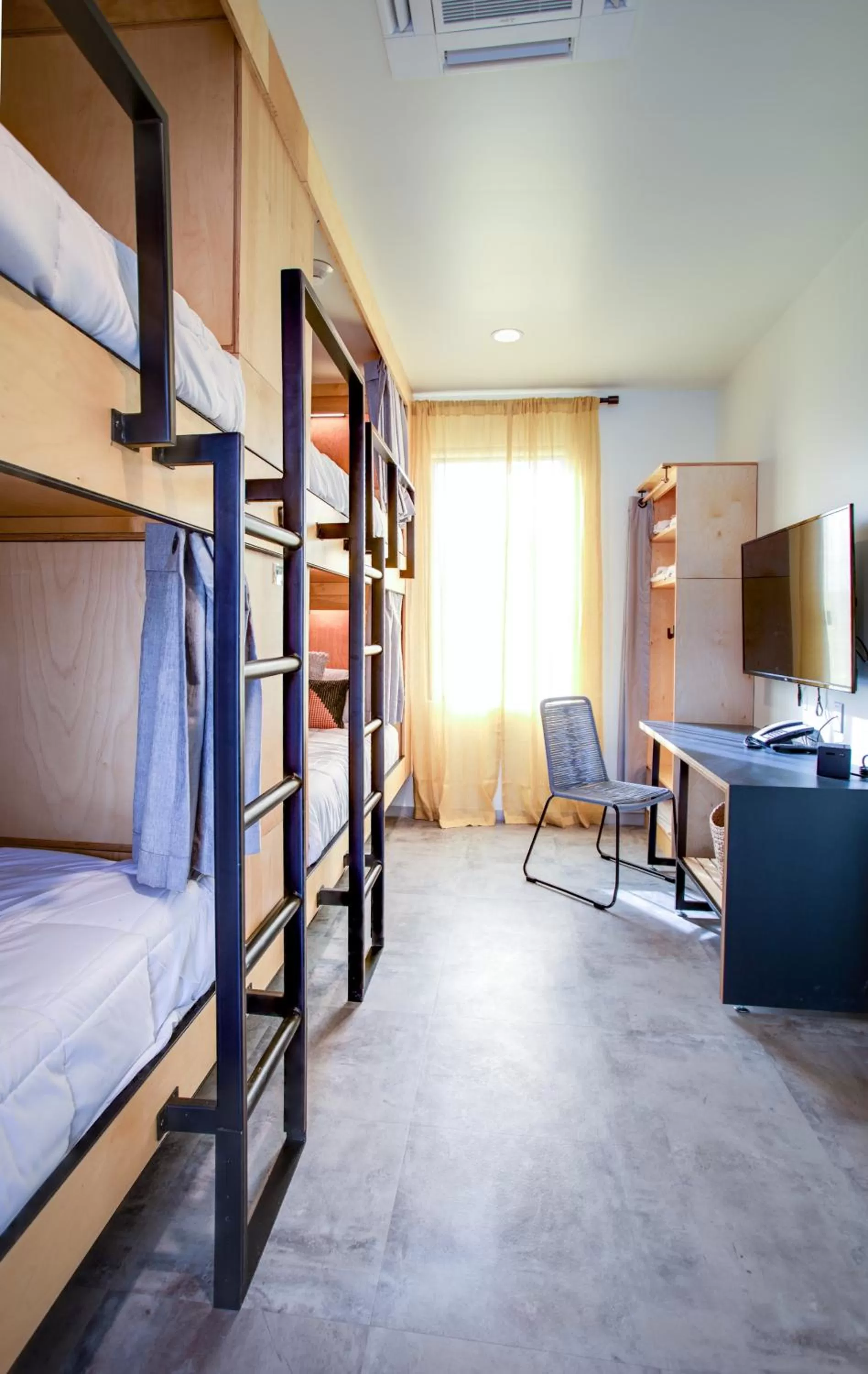 Bed in The Monterey Motel