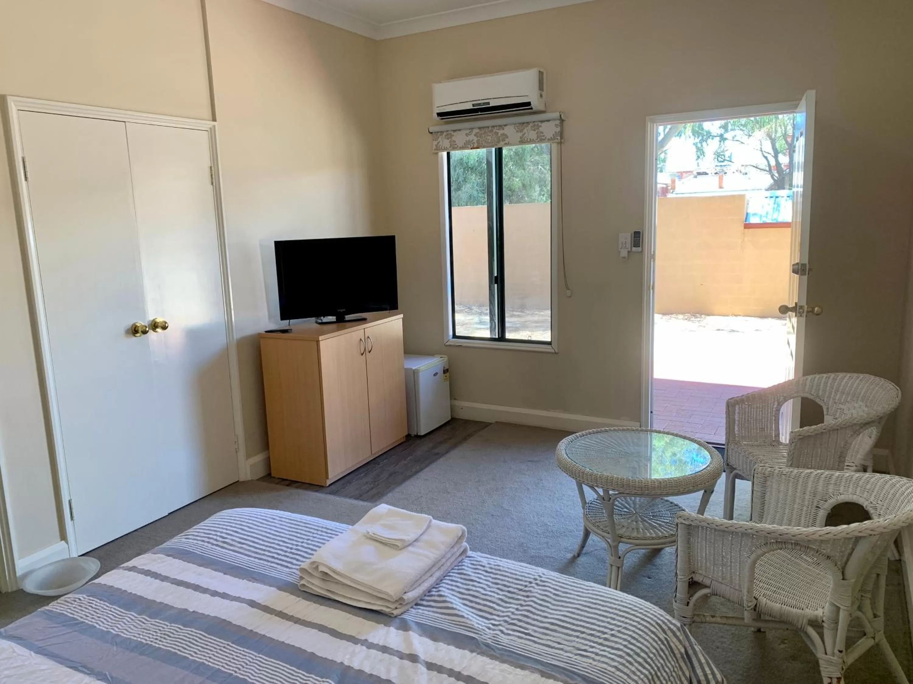 TV and multimedia, Bed in Settlers Hotel York