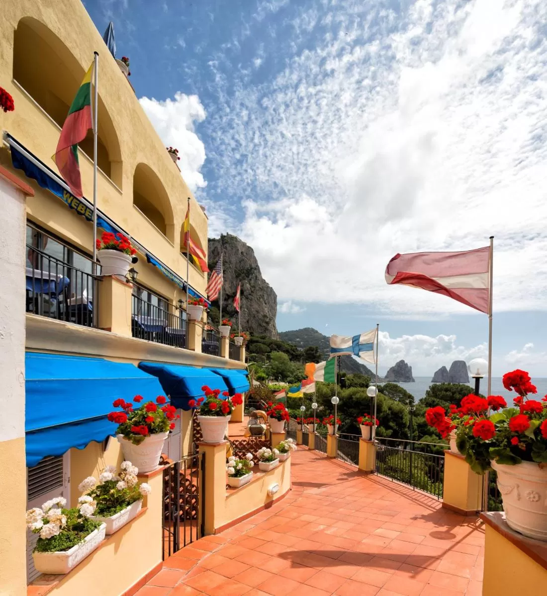 Property building in Hotel Weber Ambassador