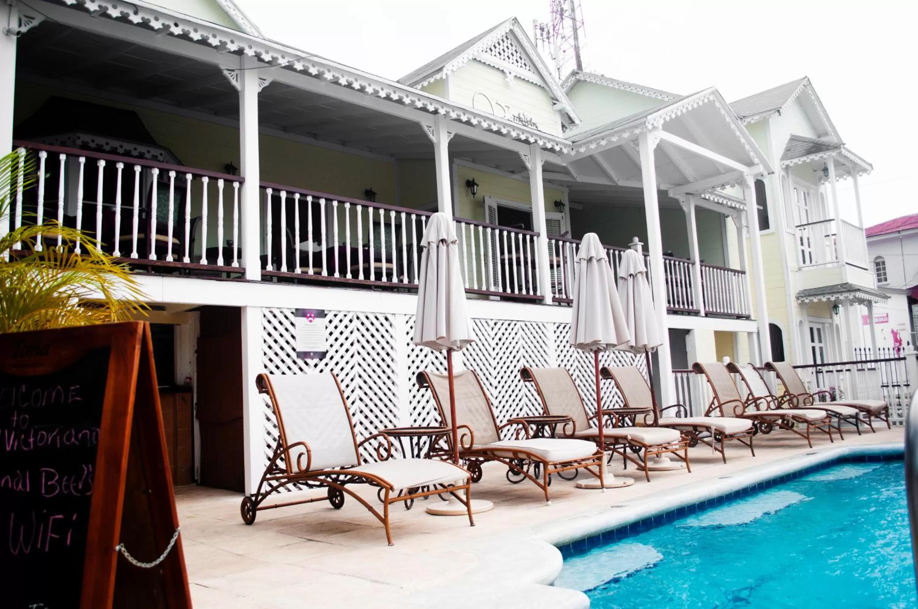 Swimming pool in Hotel Victoriano