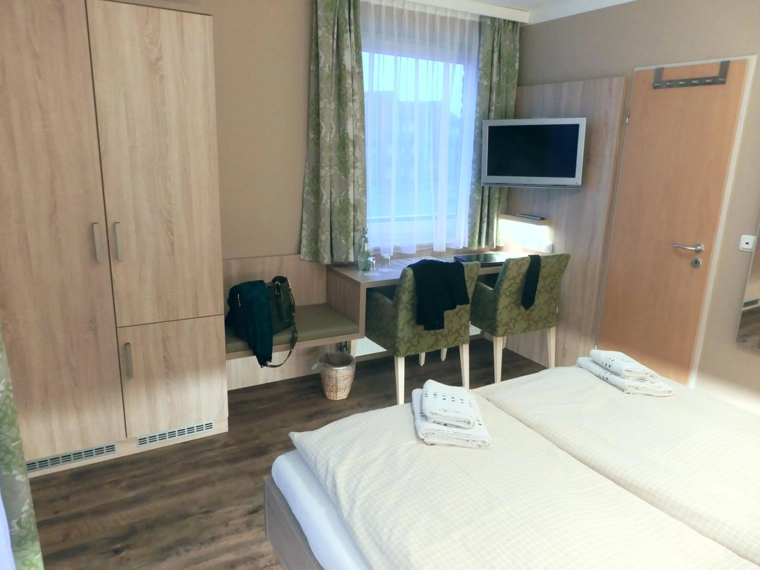 Photo of the whole room, Bed in Hotel Pension Am Hafen