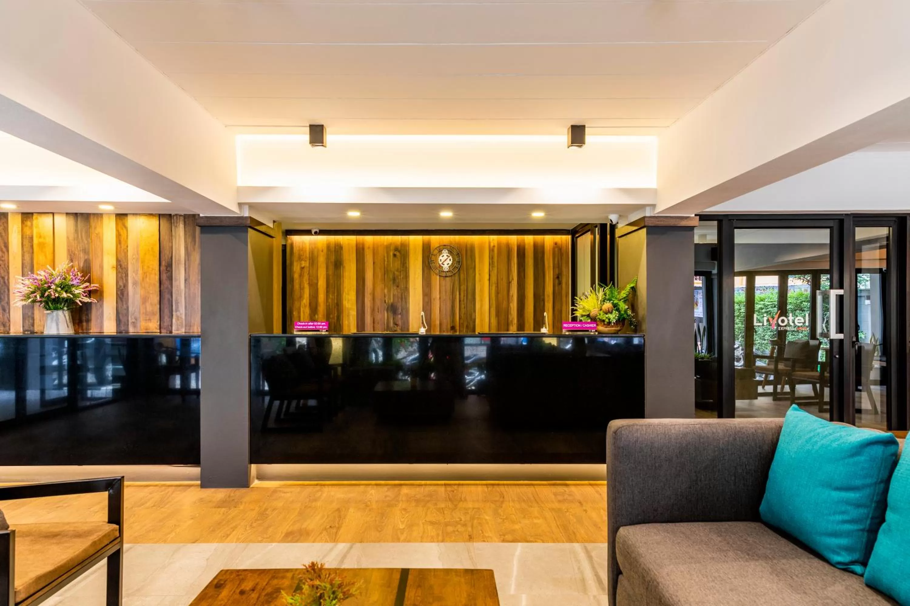 Lobby or reception in Livotel Express Hotel Ramkhamhaeng 50 Bangkok - No Parking