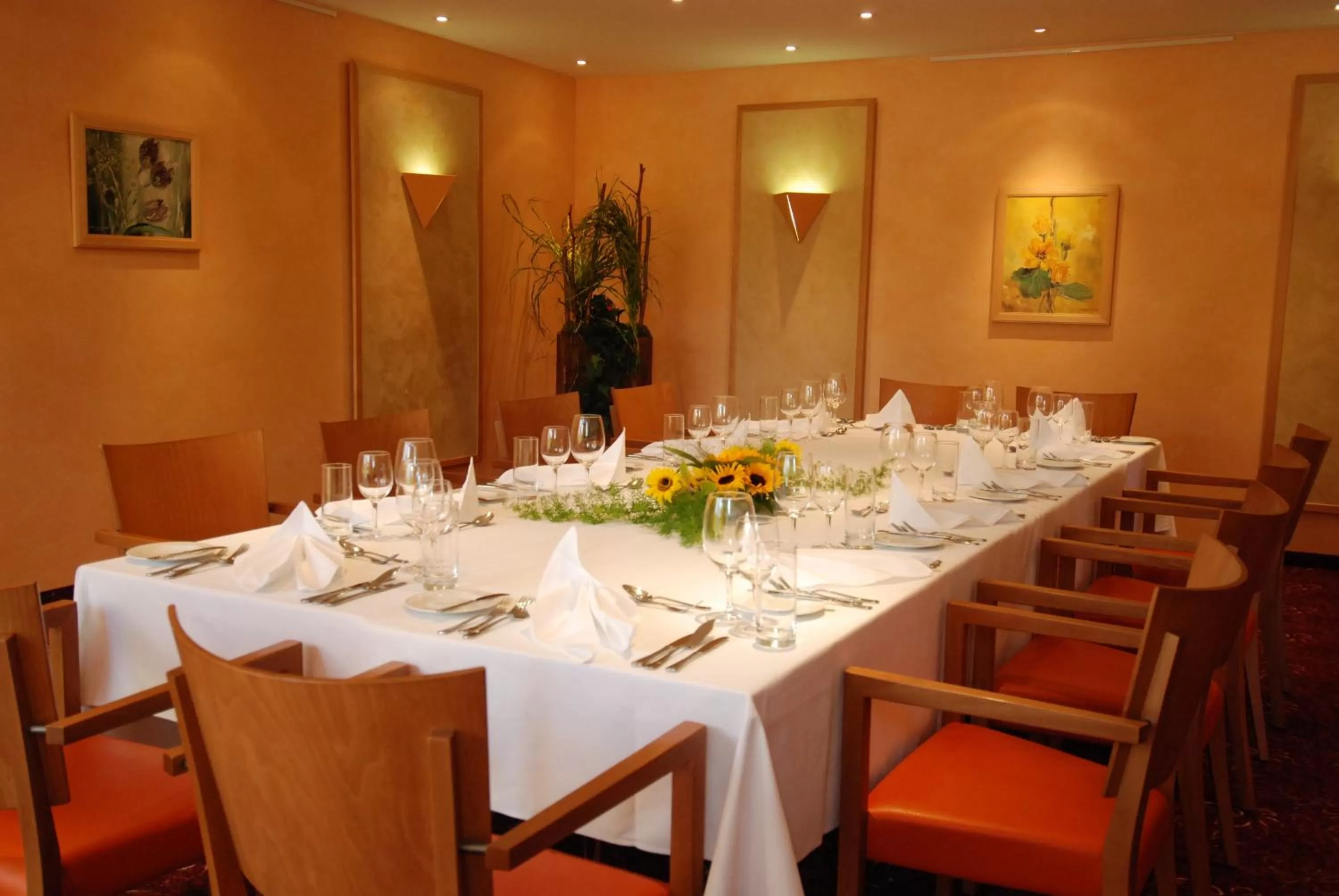 Restaurant/places to eat in ABACUS Tierpark Hotel